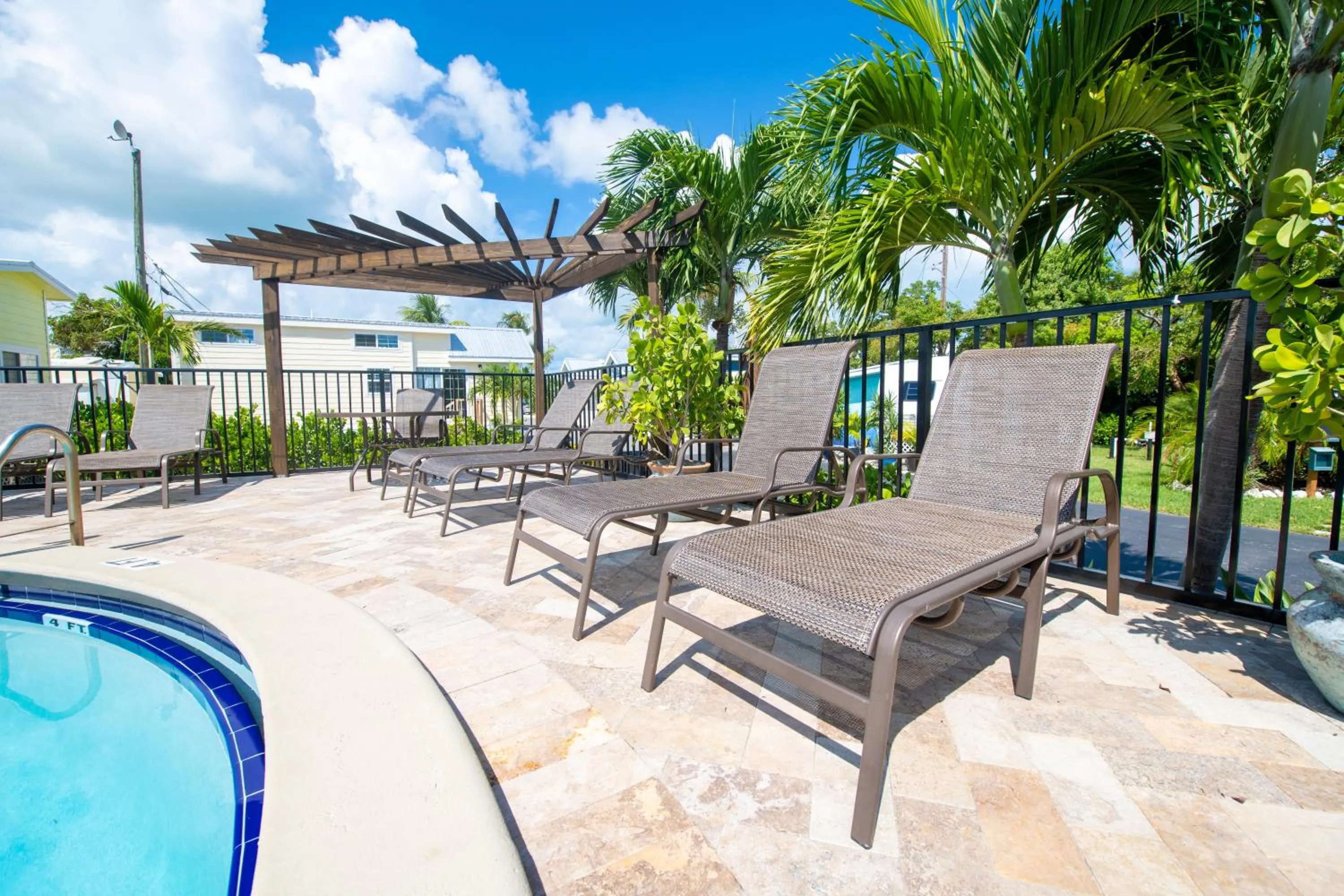 Swimming pool in Sun Outdoors Marathon