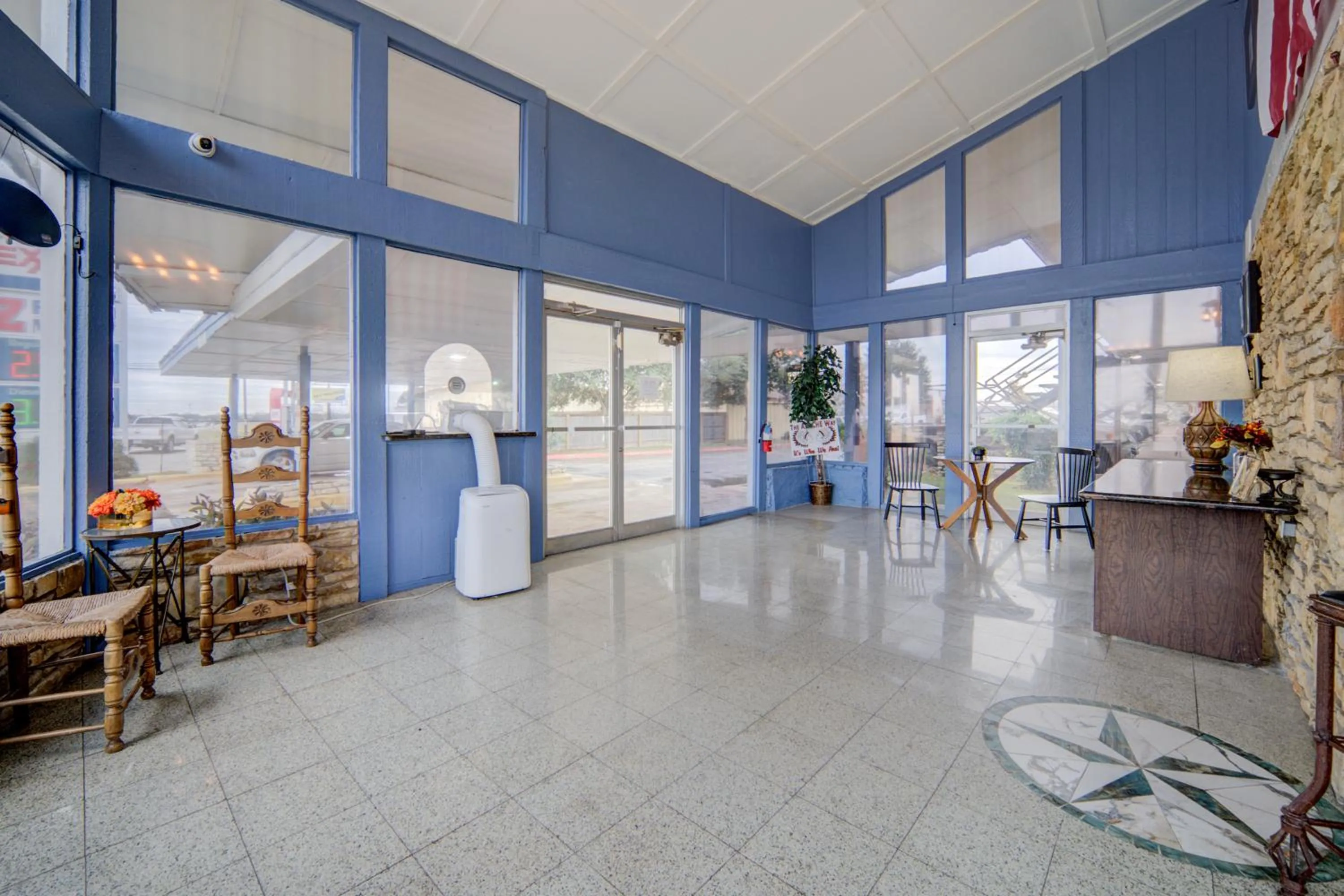 Lobby or reception in Cannon Inn By Capital O Gonzales Tx