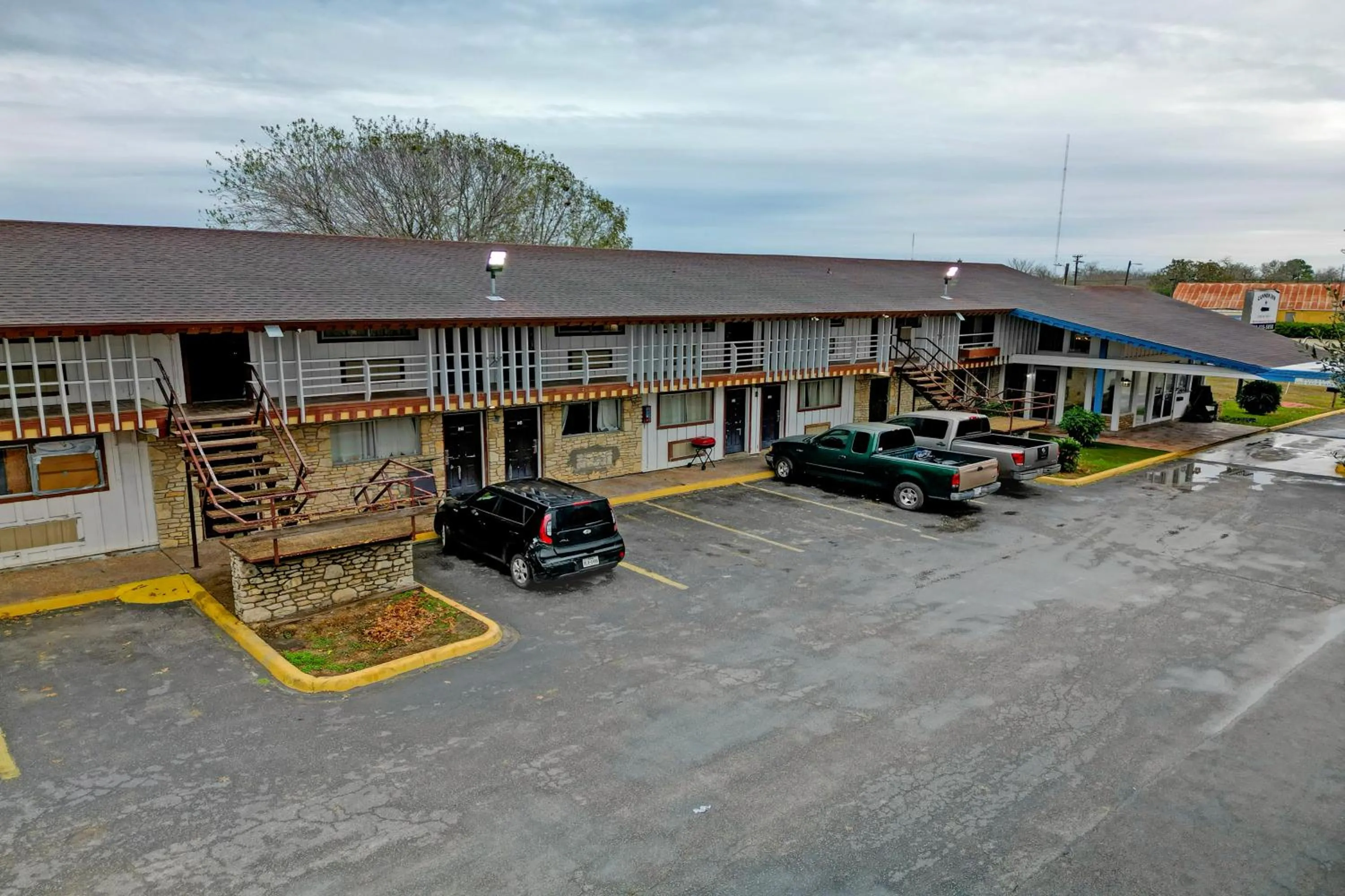 Parking in Cannon Inn By Capital O Gonzales Tx