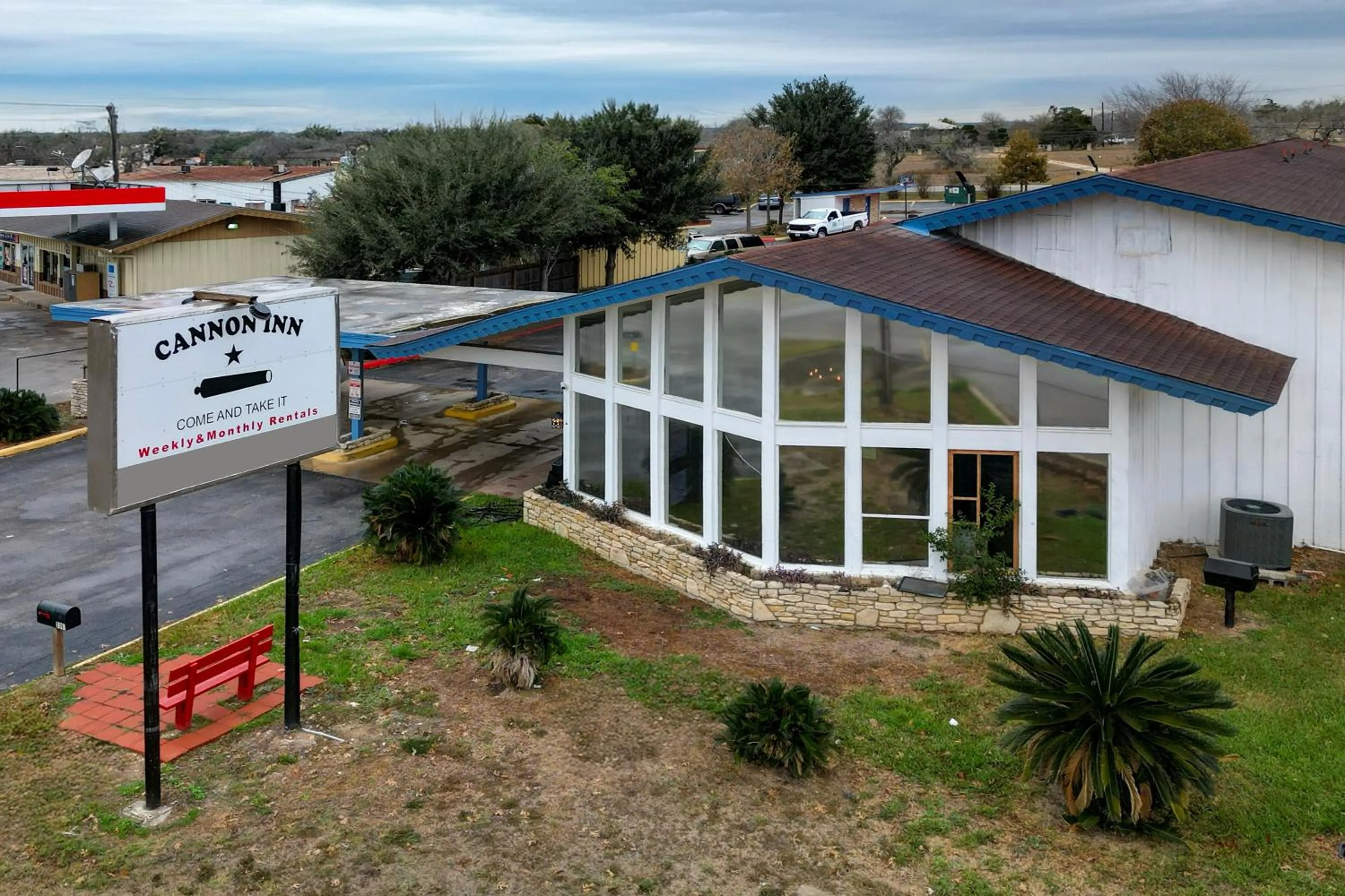 Facade/entrance in Cannon Inn By Capital O Gonzales Tx