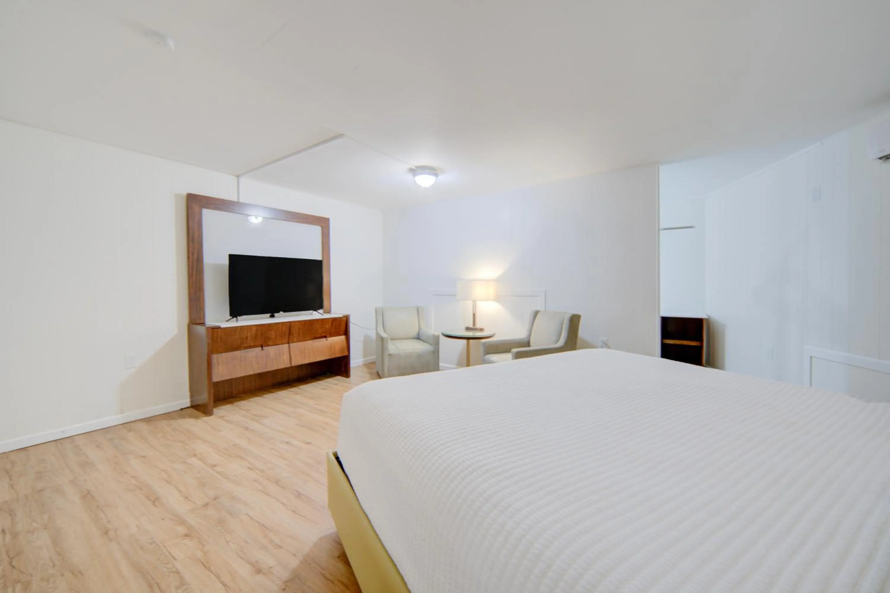 Bedroom, Bed in Cannon Inn By Capital O Gonzales Tx