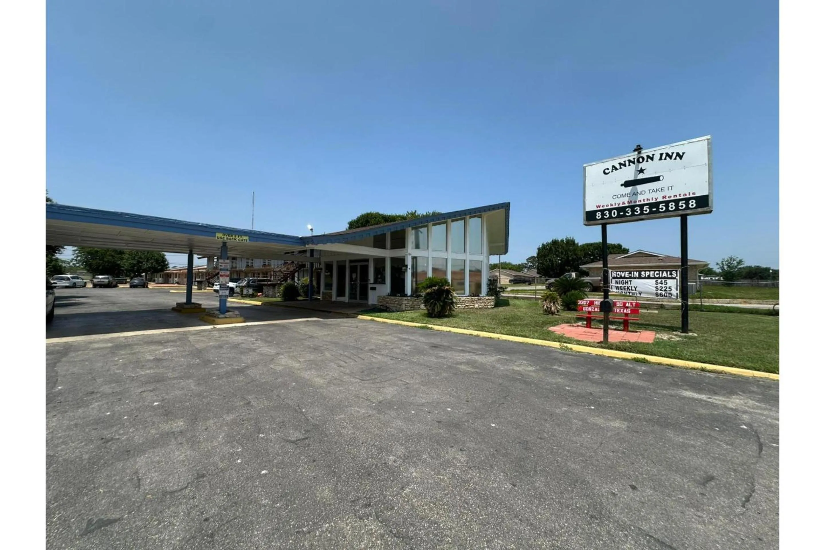 Facade/entrance in Cannon Inn By Capital O Gonzales Tx