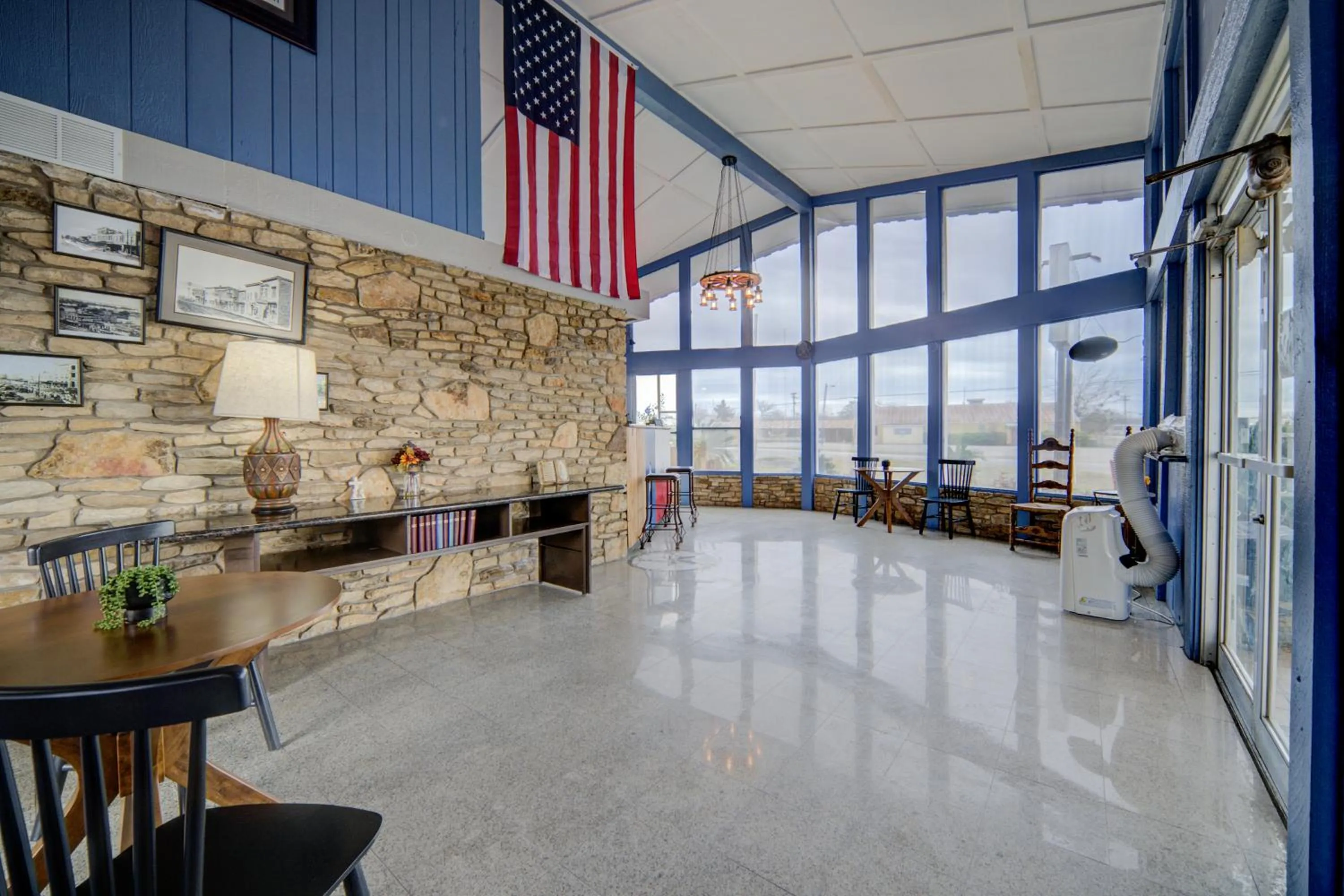 Lobby or reception in Cannon Inn By Capital O Gonzales Tx