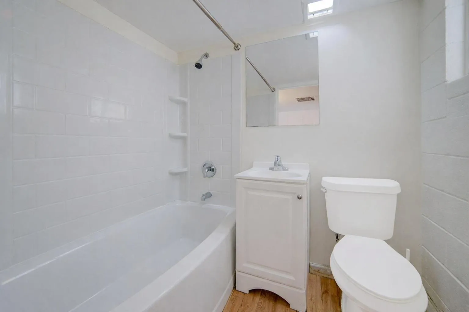 Bathroom in Cannon Inn By Capital O Gonzales Tx