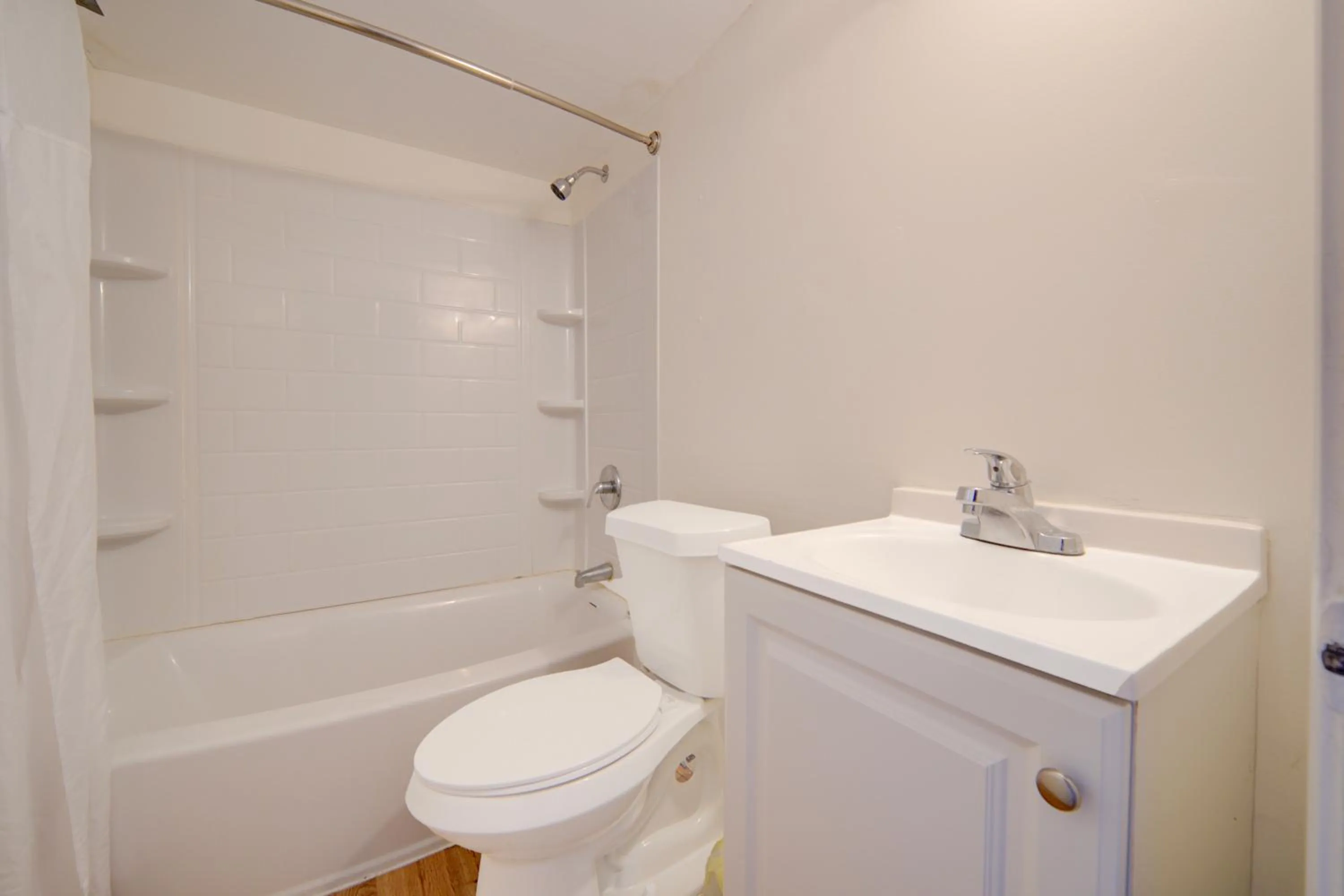 Bathroom in Cannon Inn By Capital O Gonzales Tx