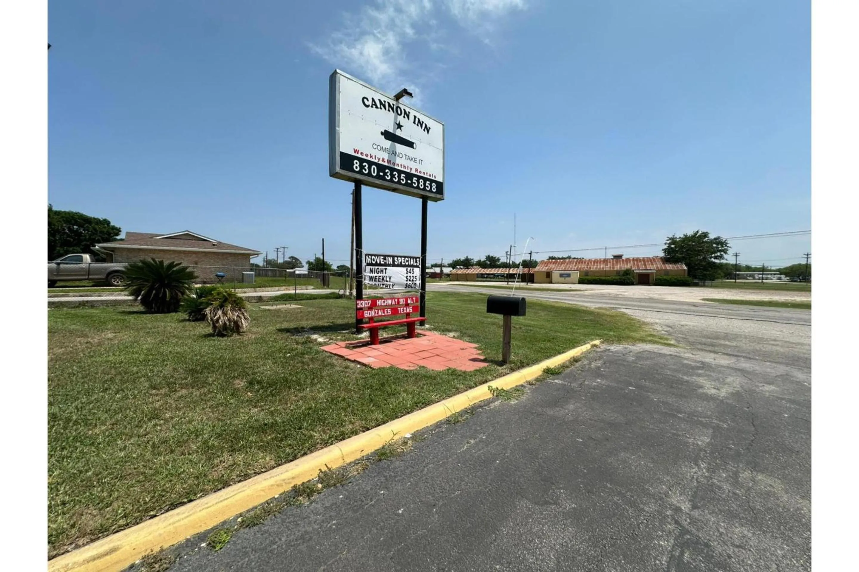 Facade/entrance in Cannon Inn By Capital O Gonzales Tx