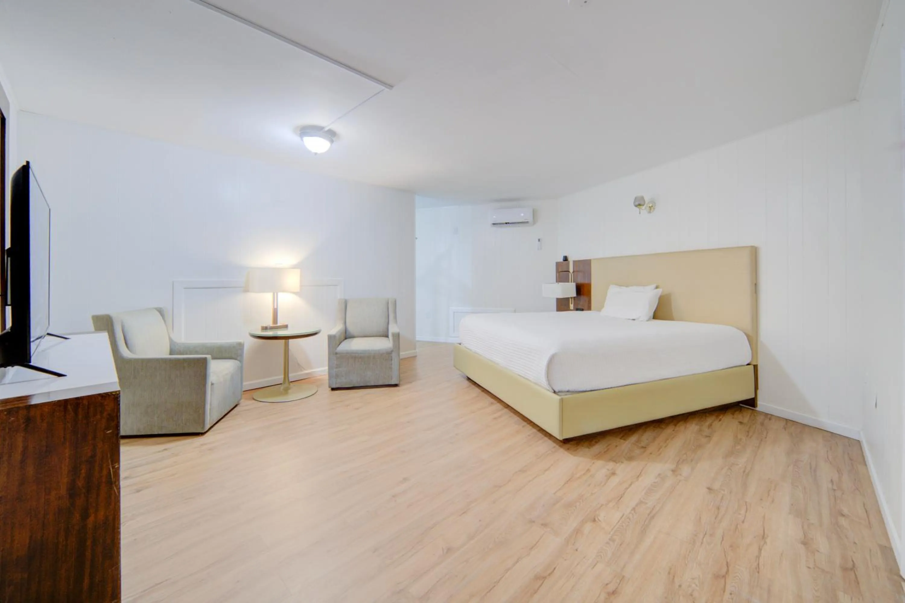 Bedroom, Bed in Cannon Inn By Capital O Gonzales Tx