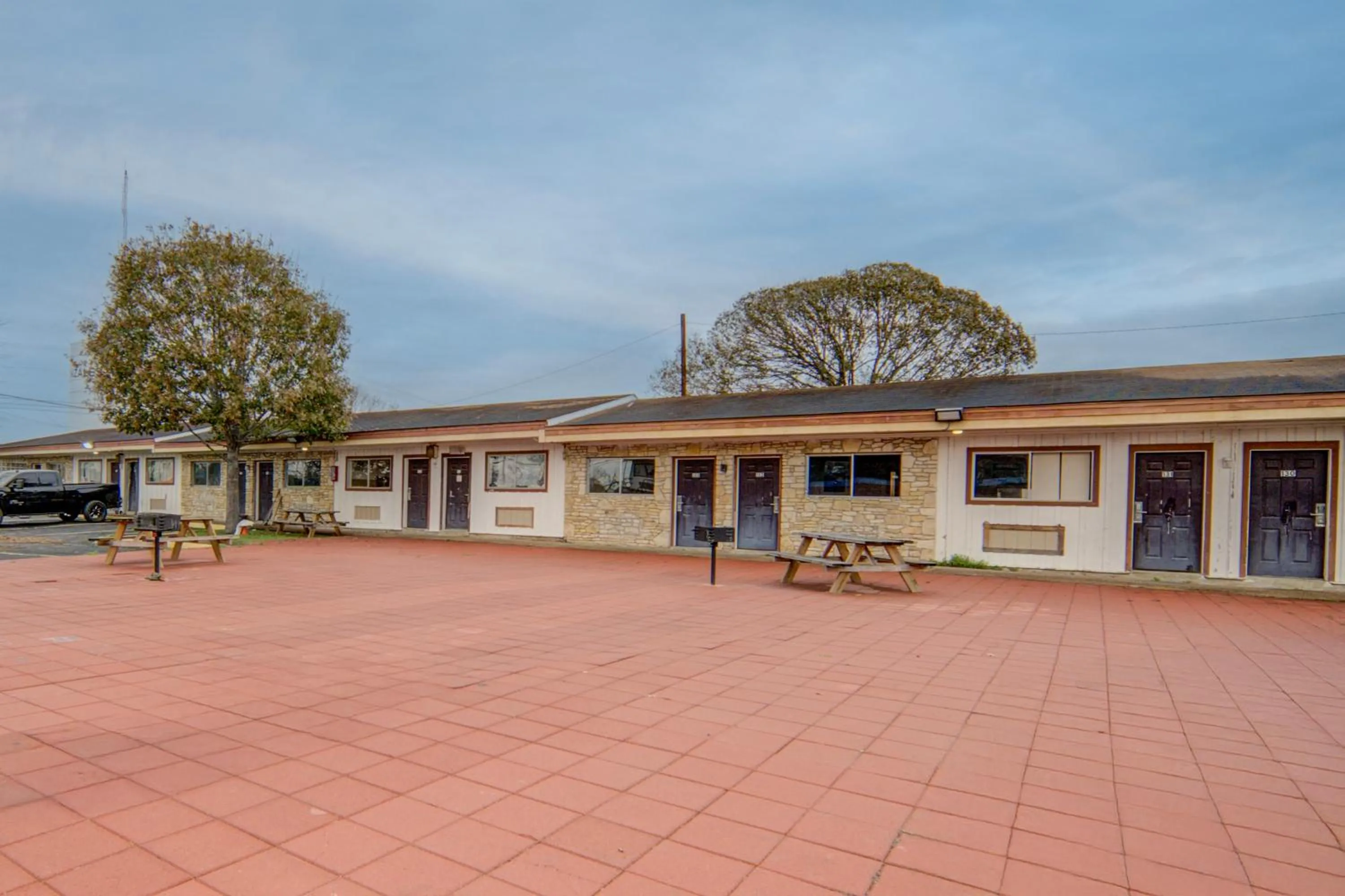 Property building in Cannon Inn By Capital O Gonzales Tx