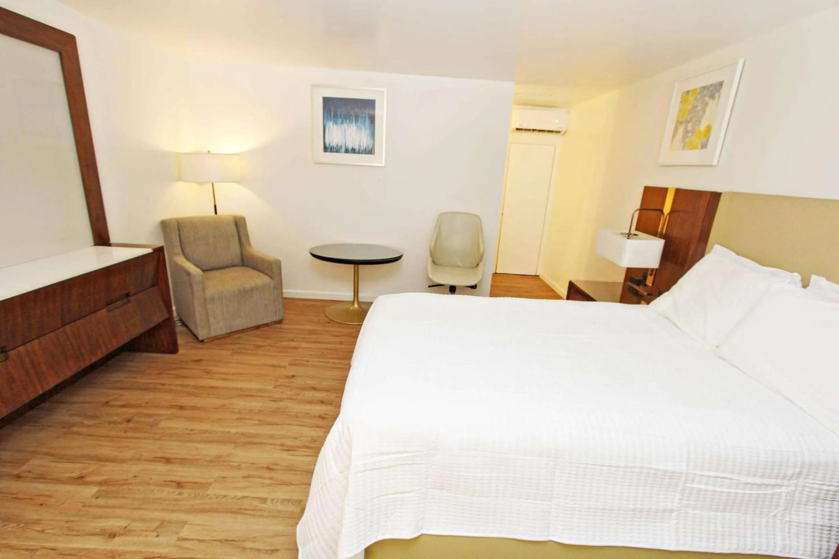 Bedroom, Bed in Cannon Inn By Capital O Gonzales Tx