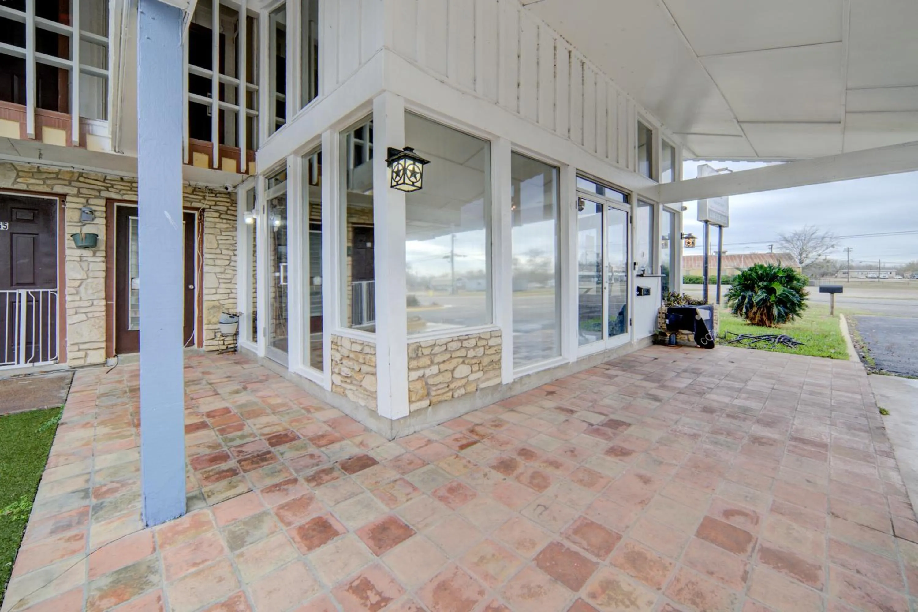 Facade/entrance in Cannon Inn By Capital O Gonzales Tx