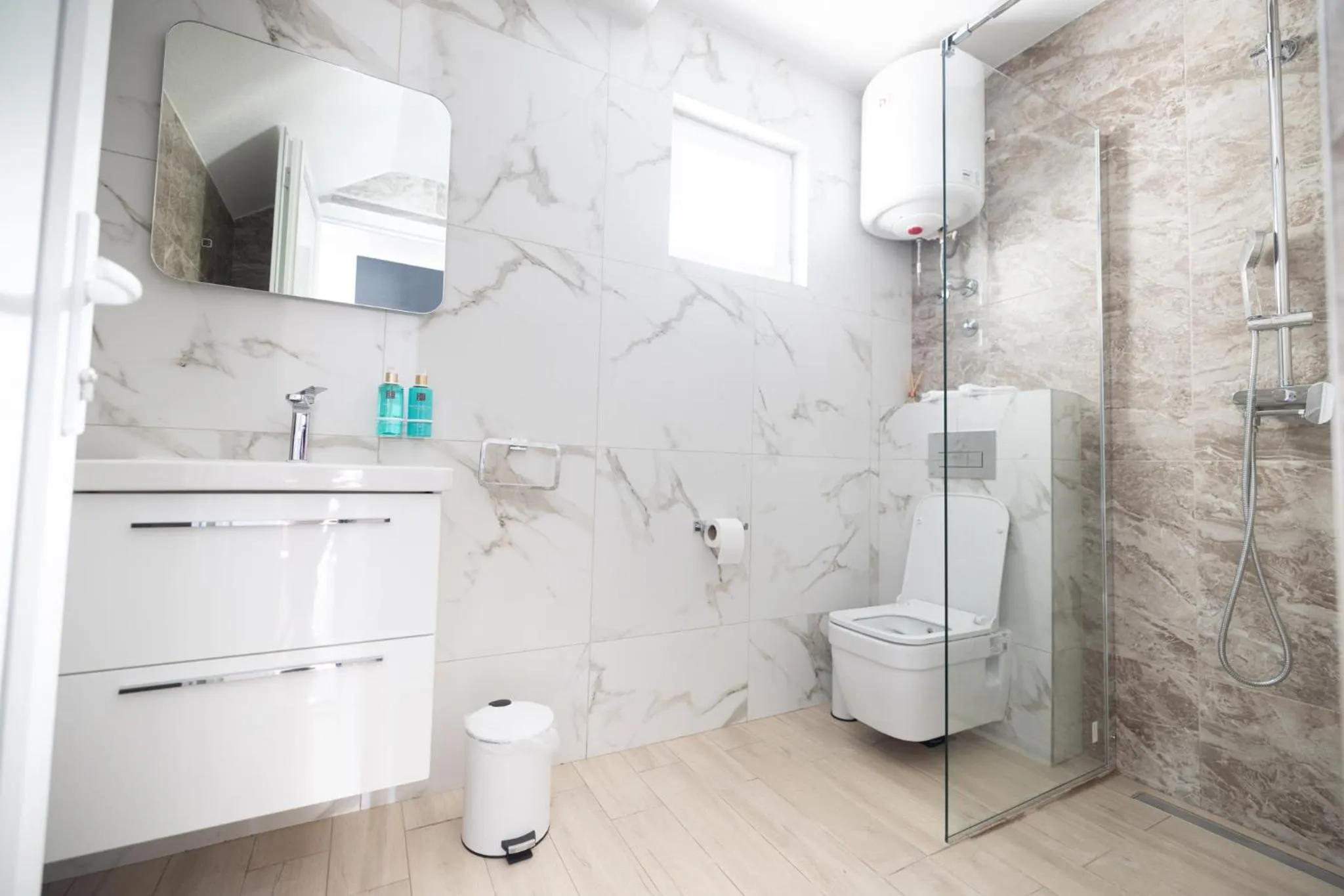 Toilet in Hotel Reset