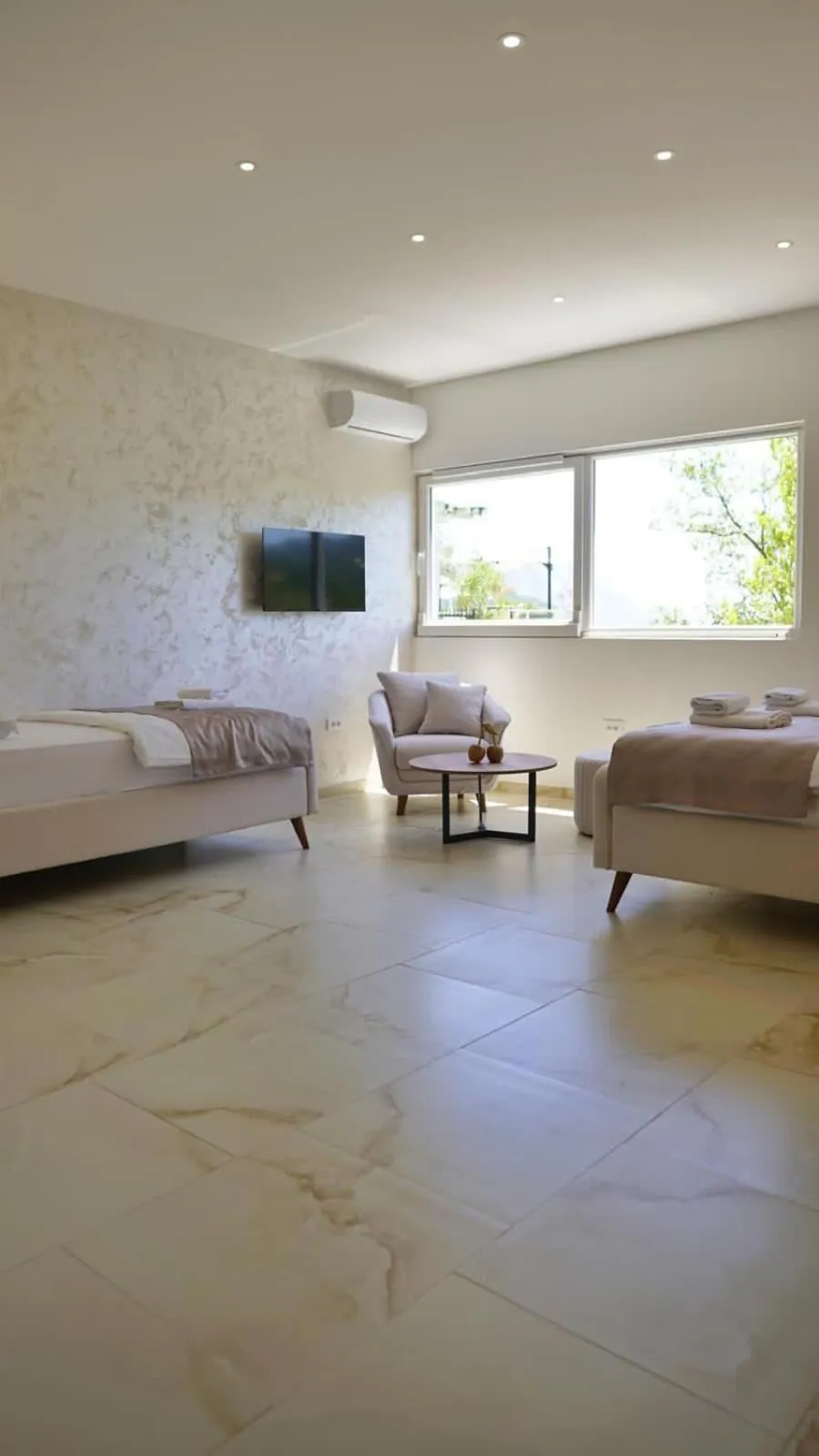 Bedroom, Bed in Hotel Reset