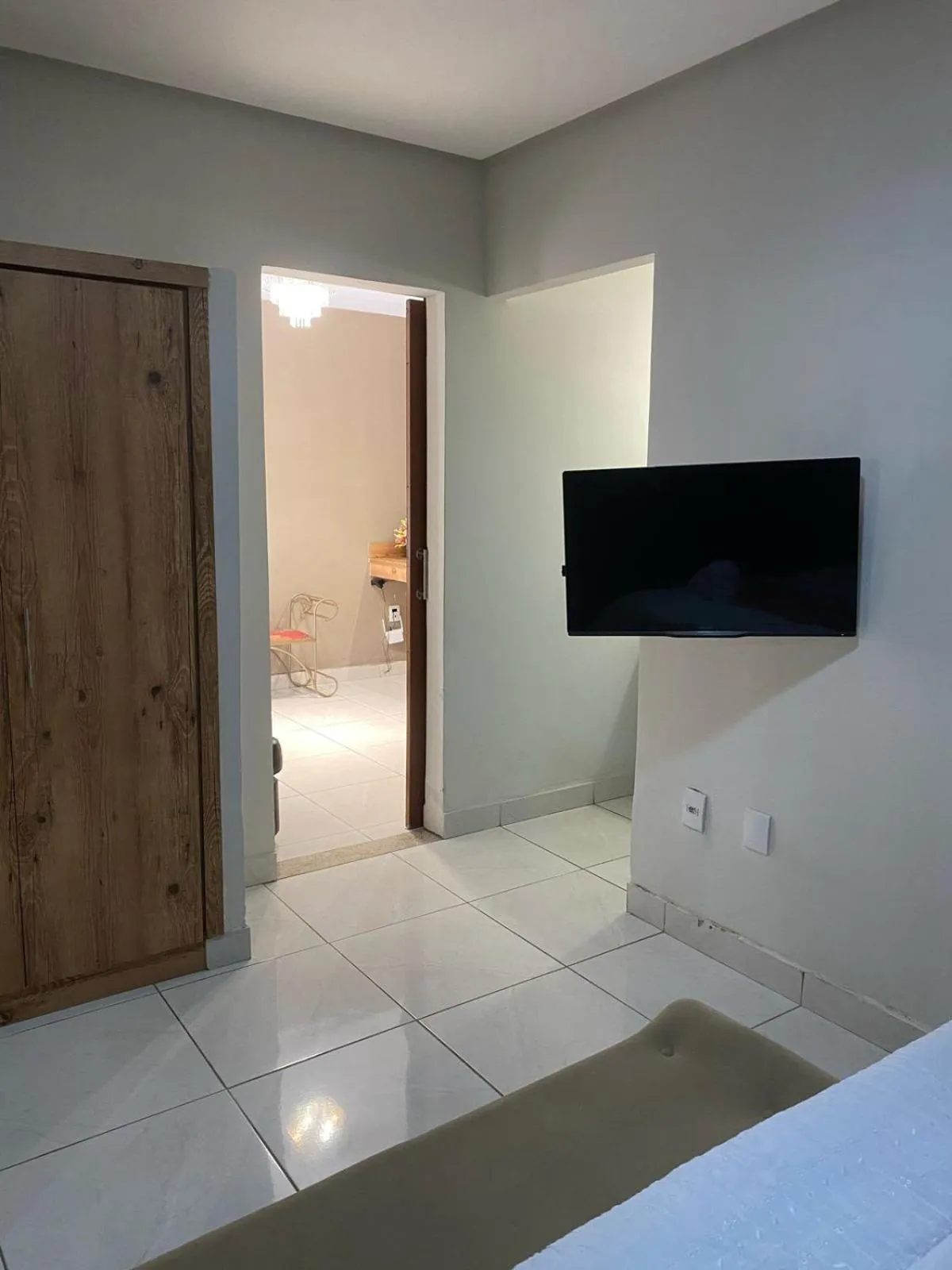 TV and multimedia, Bed in Serra Negra Pousada Spa - by Easy Hotéis