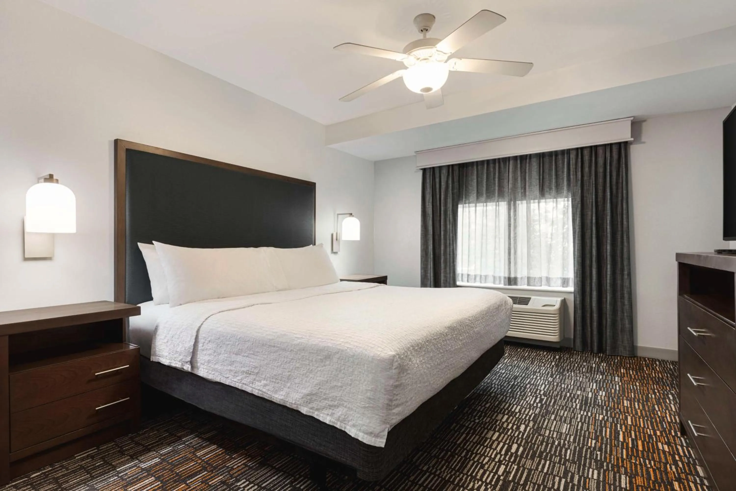 Bed in Homewood Suites by Hilton - Charlottesville