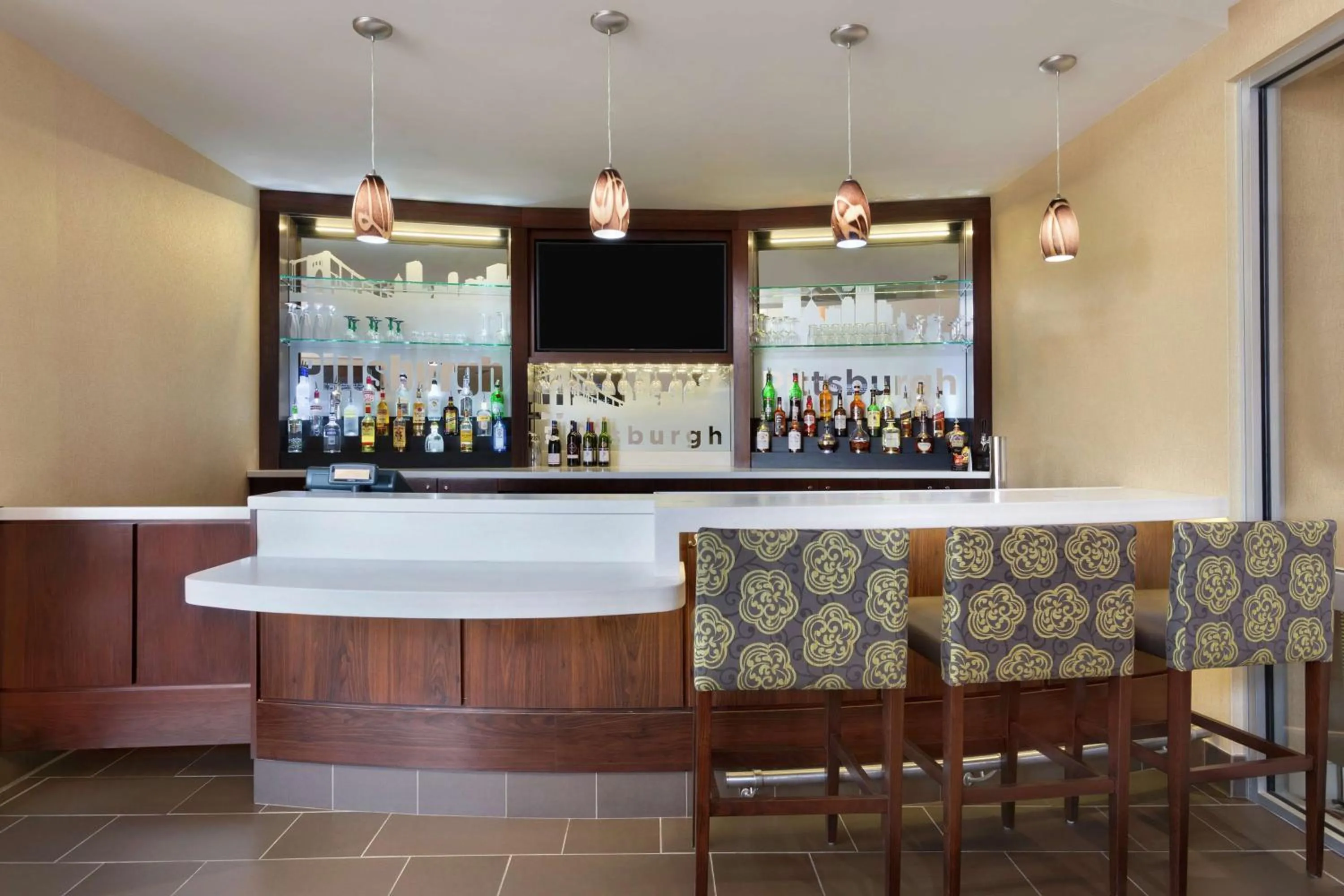 Lounge or bar in Homewood Suites by Hilton Pittsburgh Airport/Robinson Mall Area