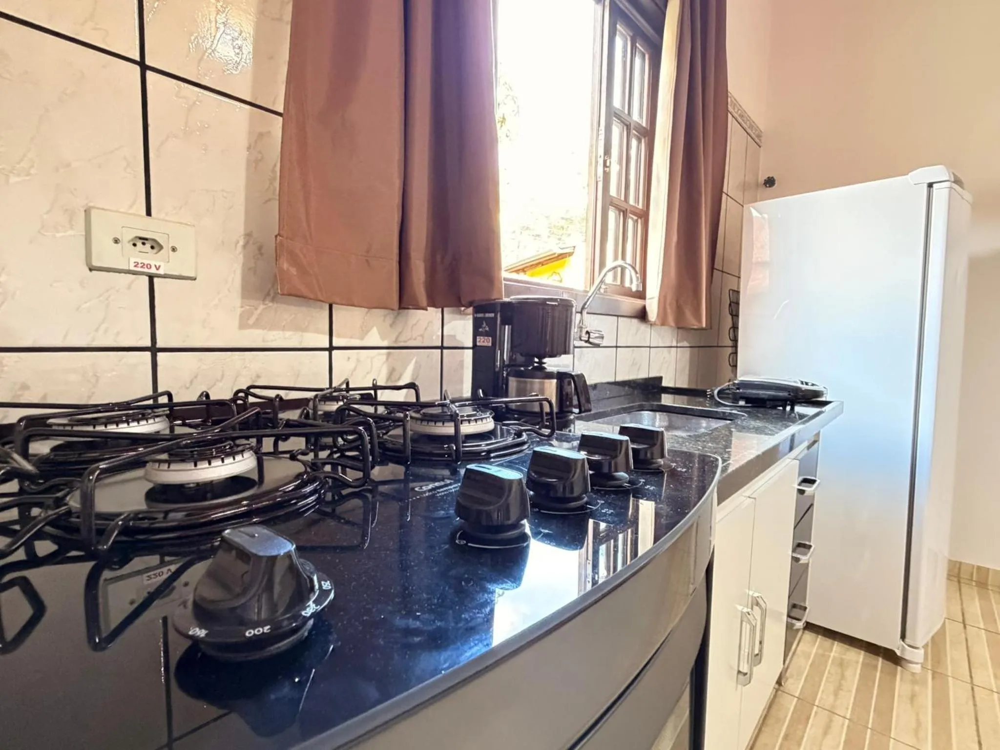 Kitchen or kitchenette in Juquinha Chalé