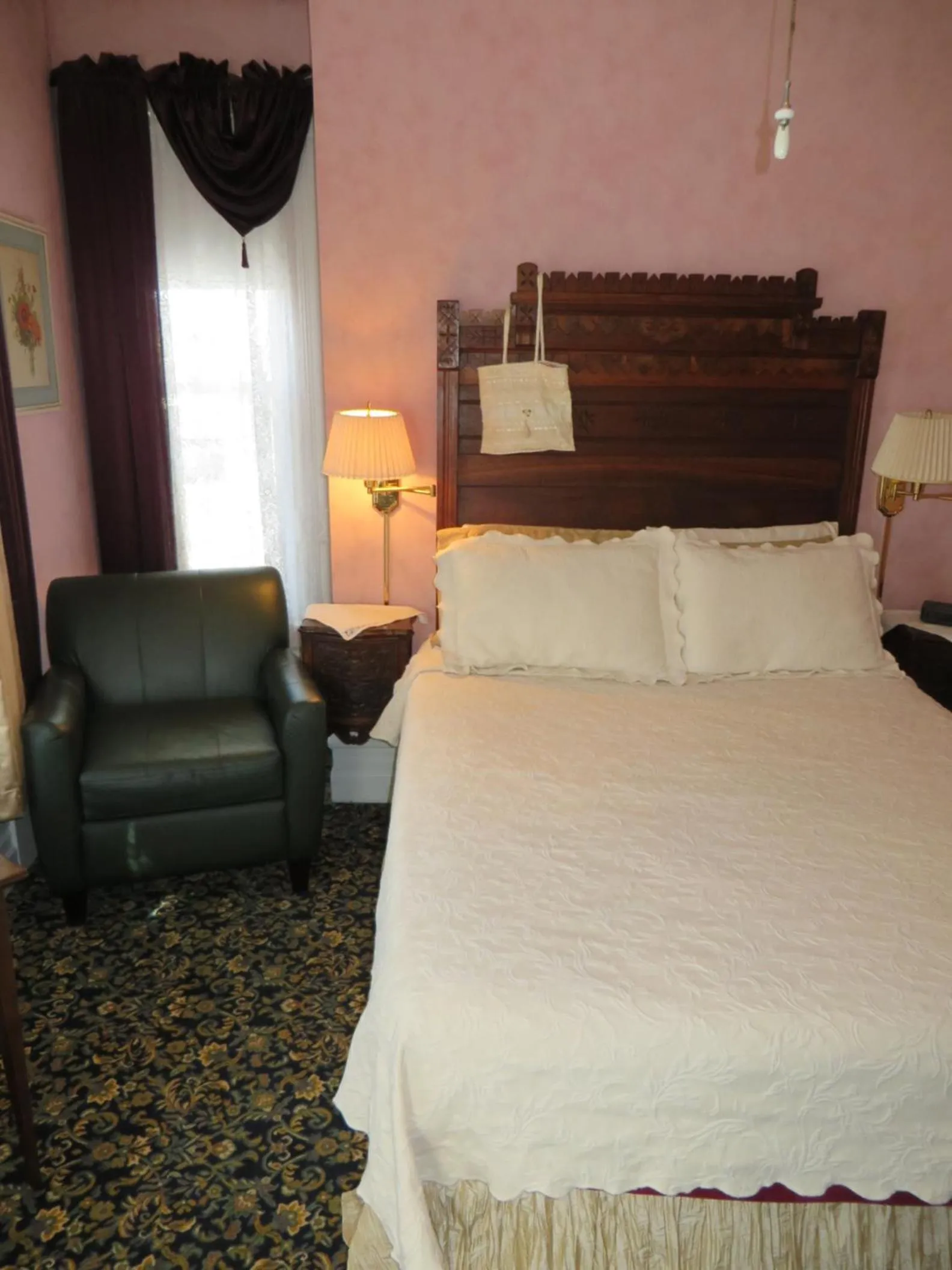 Day, Bed in Market Street Inn