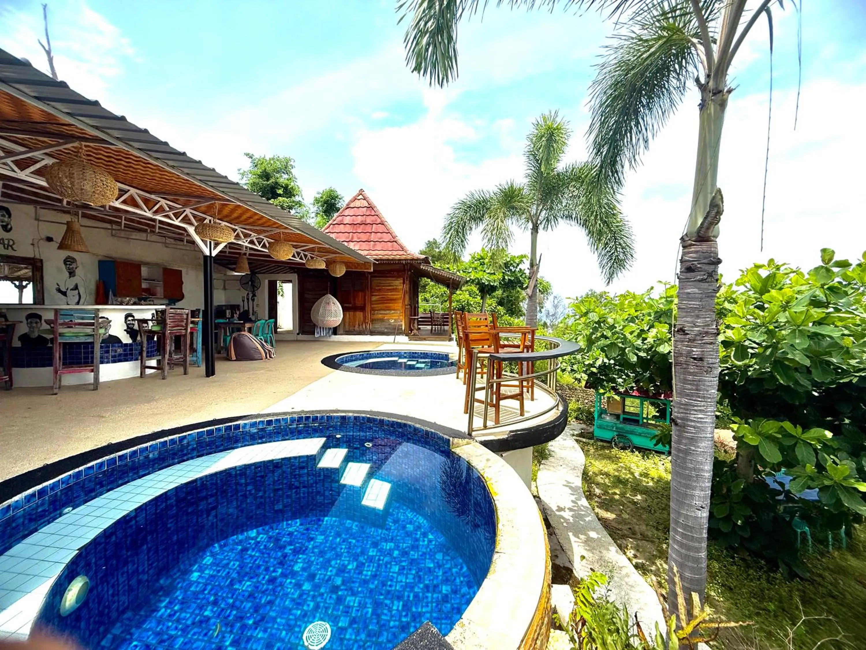 Property building in Villa Bakso Mentigi