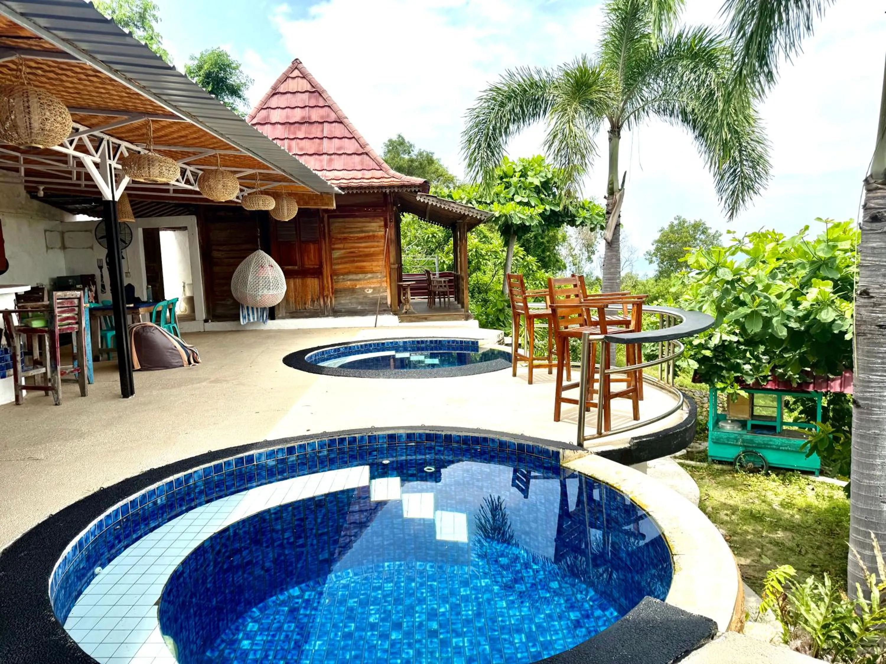 Property building in Villa Bakso Mentigi