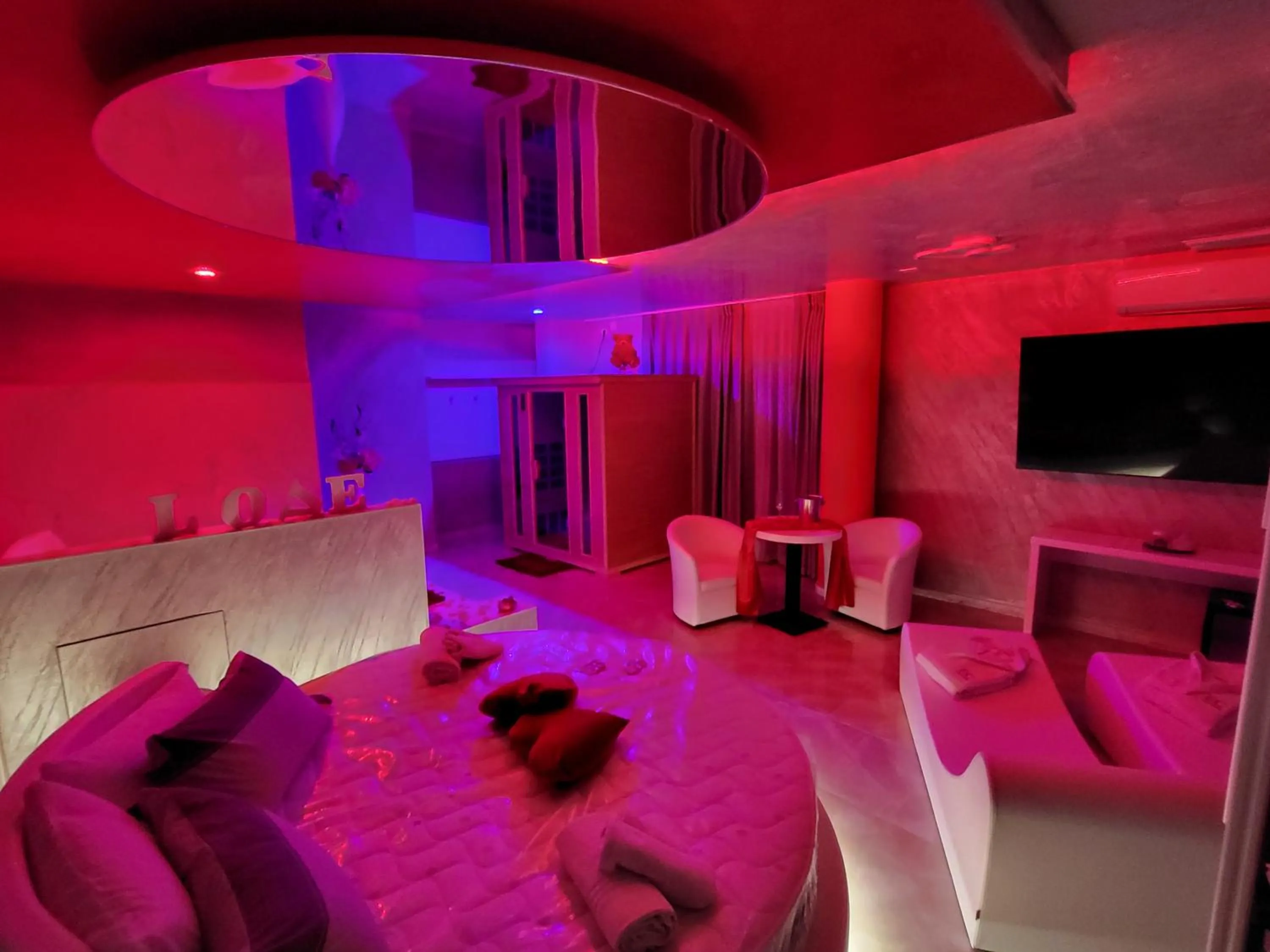 Evening entertainment in B&B Luxury Room & SPA