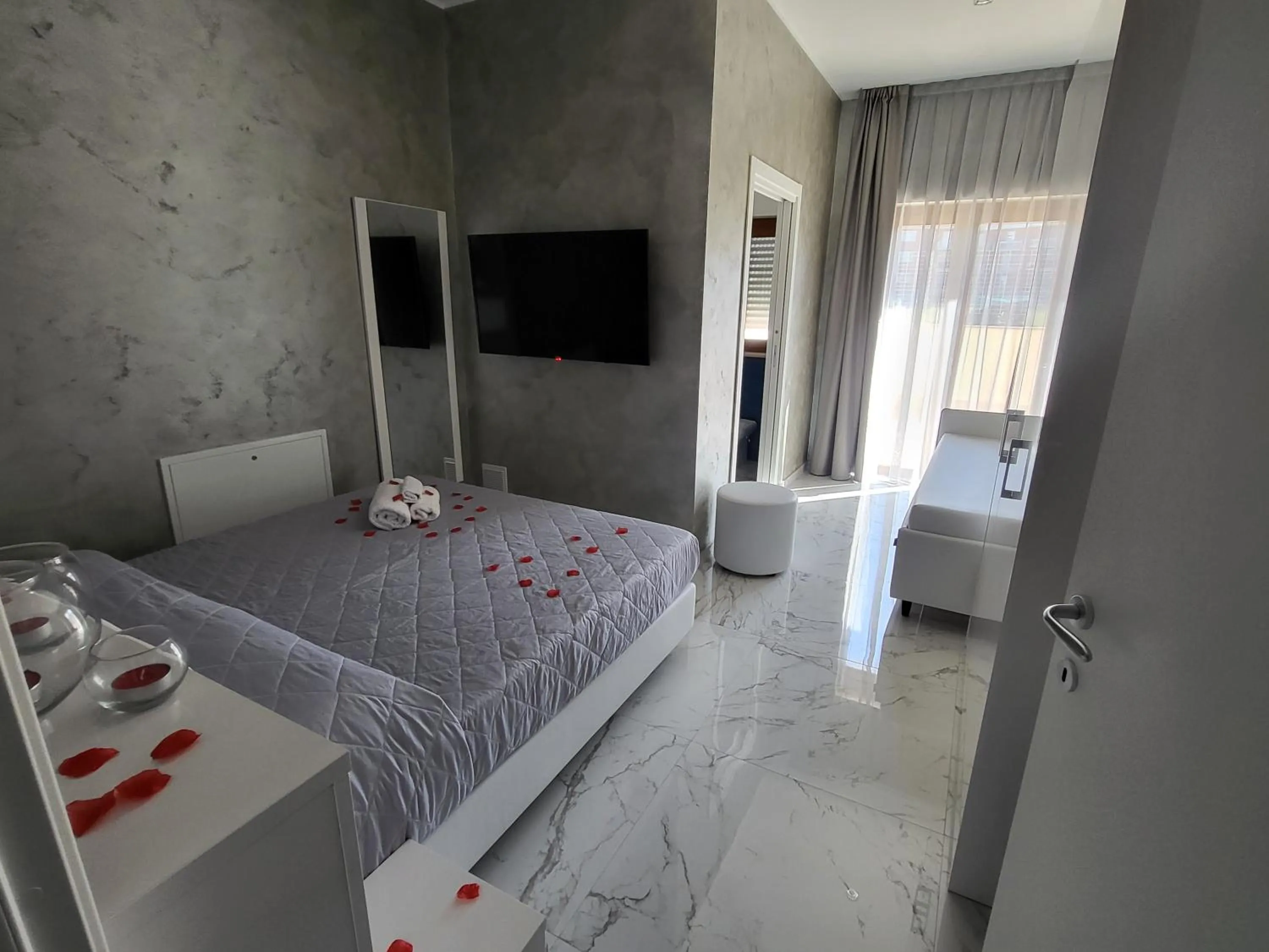 Photo of the whole room, Bed in B&B Luxury Room & SPA