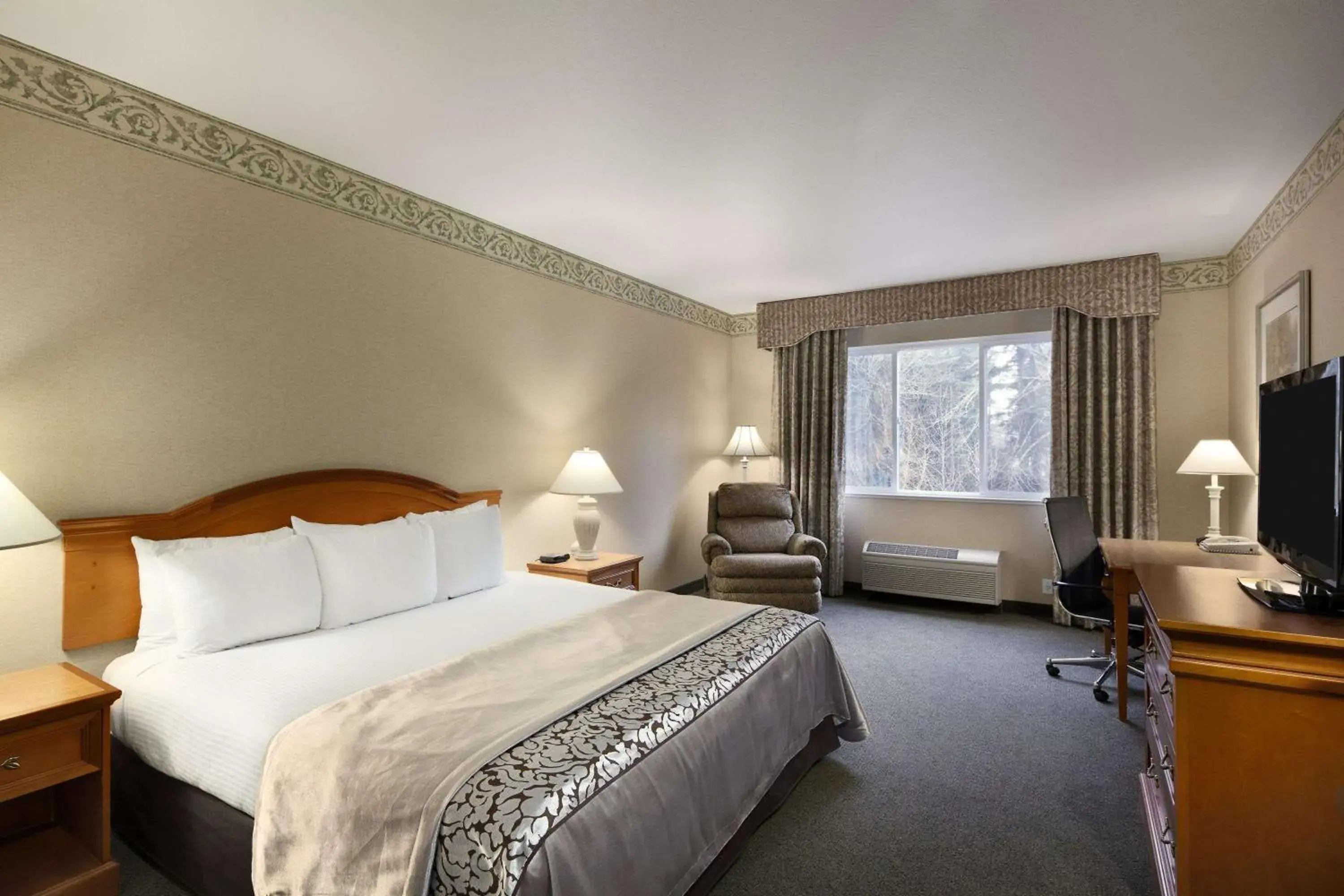 Photo of the whole room, Bed in Ramada by Wyndham Olympia Photo of the whole room, Bed in Ramada by Wyndham Olympia