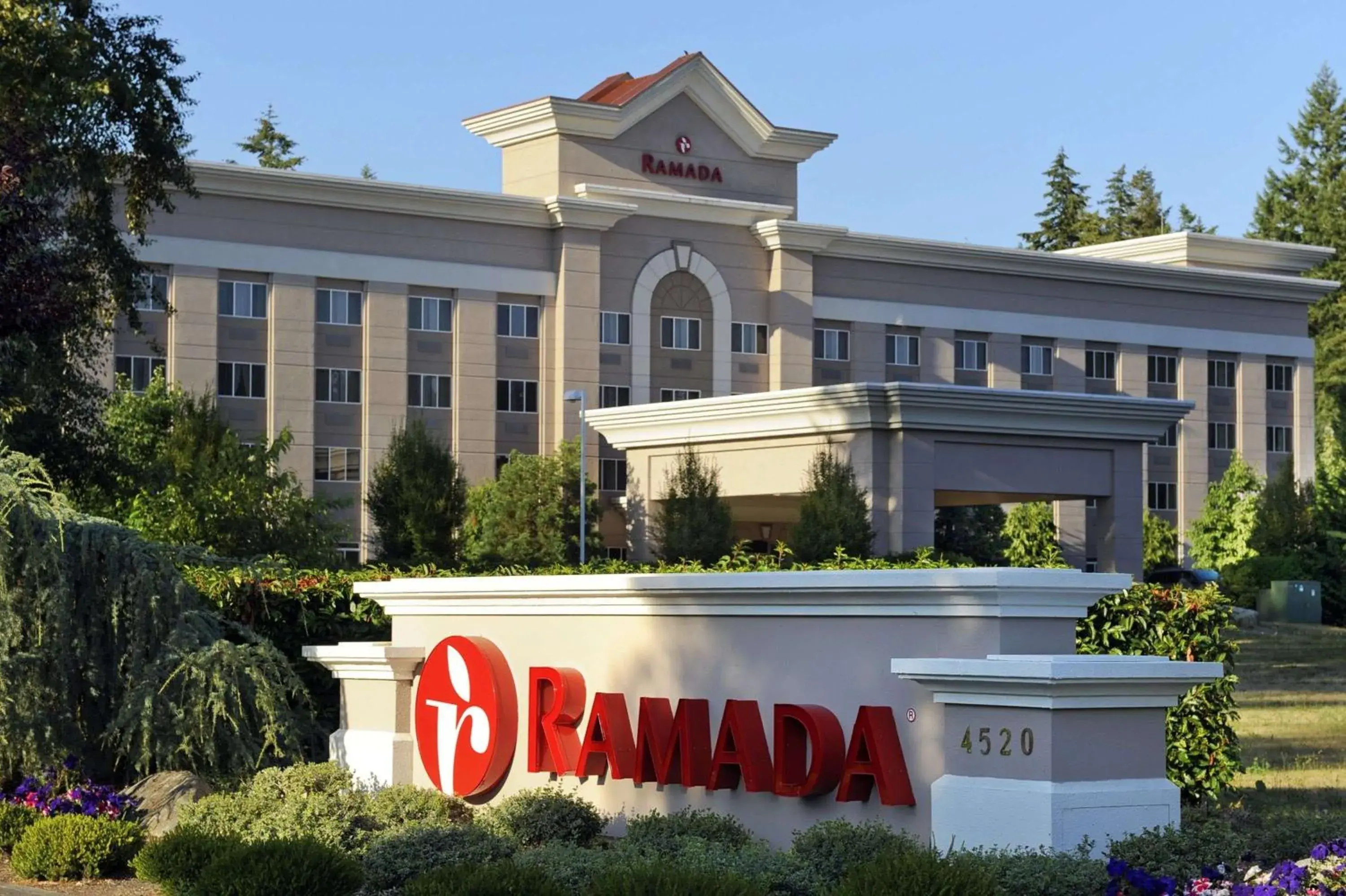Property building in Ramada by Wyndham Olympia Property building in Ramada by Wyndham Olympia