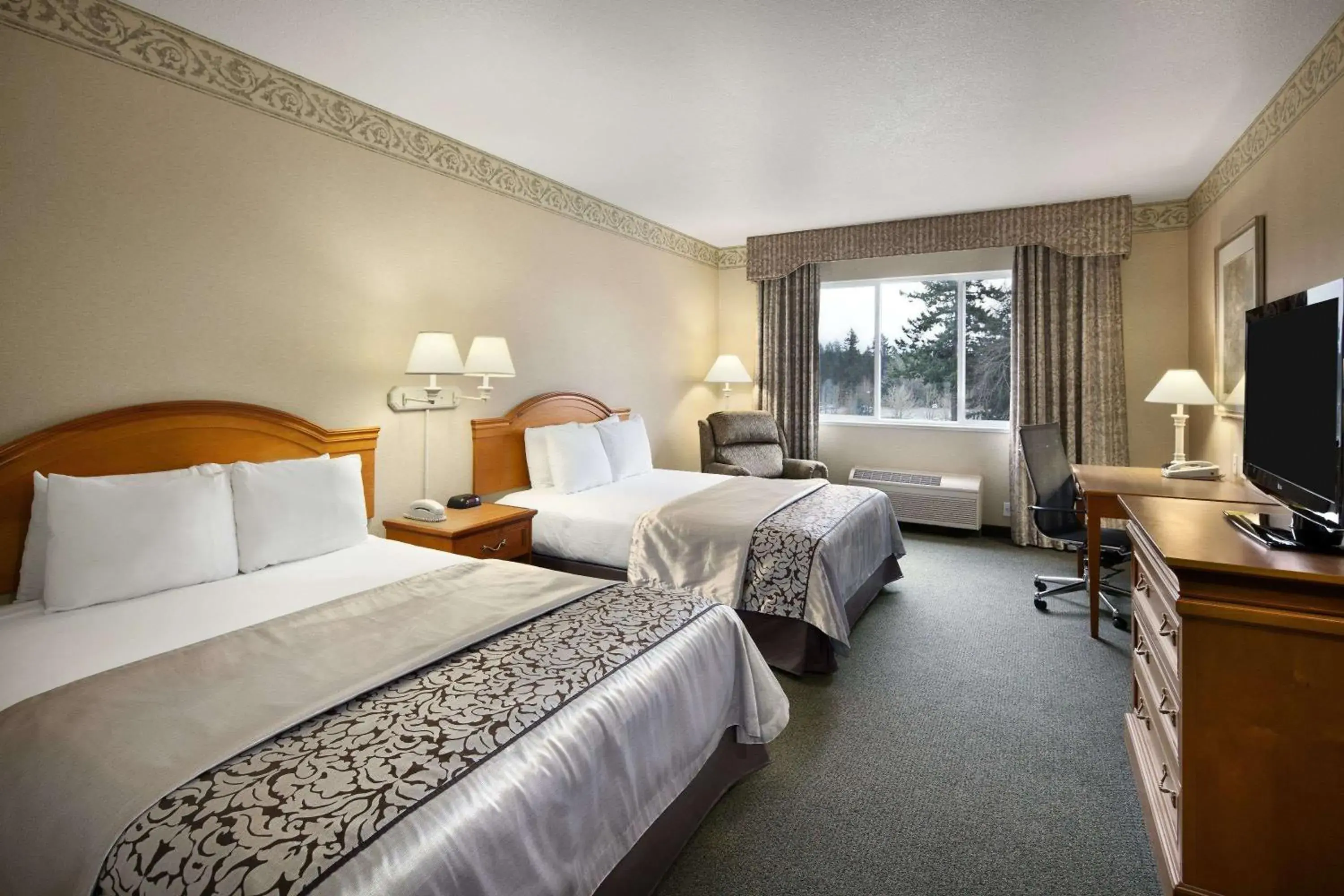 Photo of the whole room, Bed in Ramada by Wyndham Olympia Photo of the whole room, Bed in Ramada by Wyndham Olympia