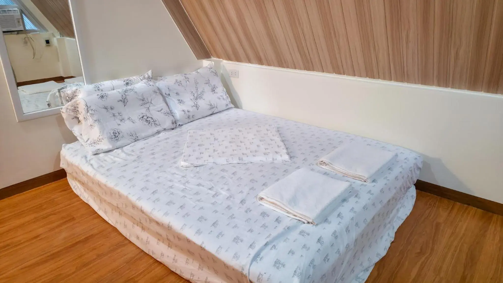 Standard Twin Room with Sofa in Mariden Resort & Homestay Siargao Standard Twin Room with Sofa in Mariden Resort & Homestay Siargao