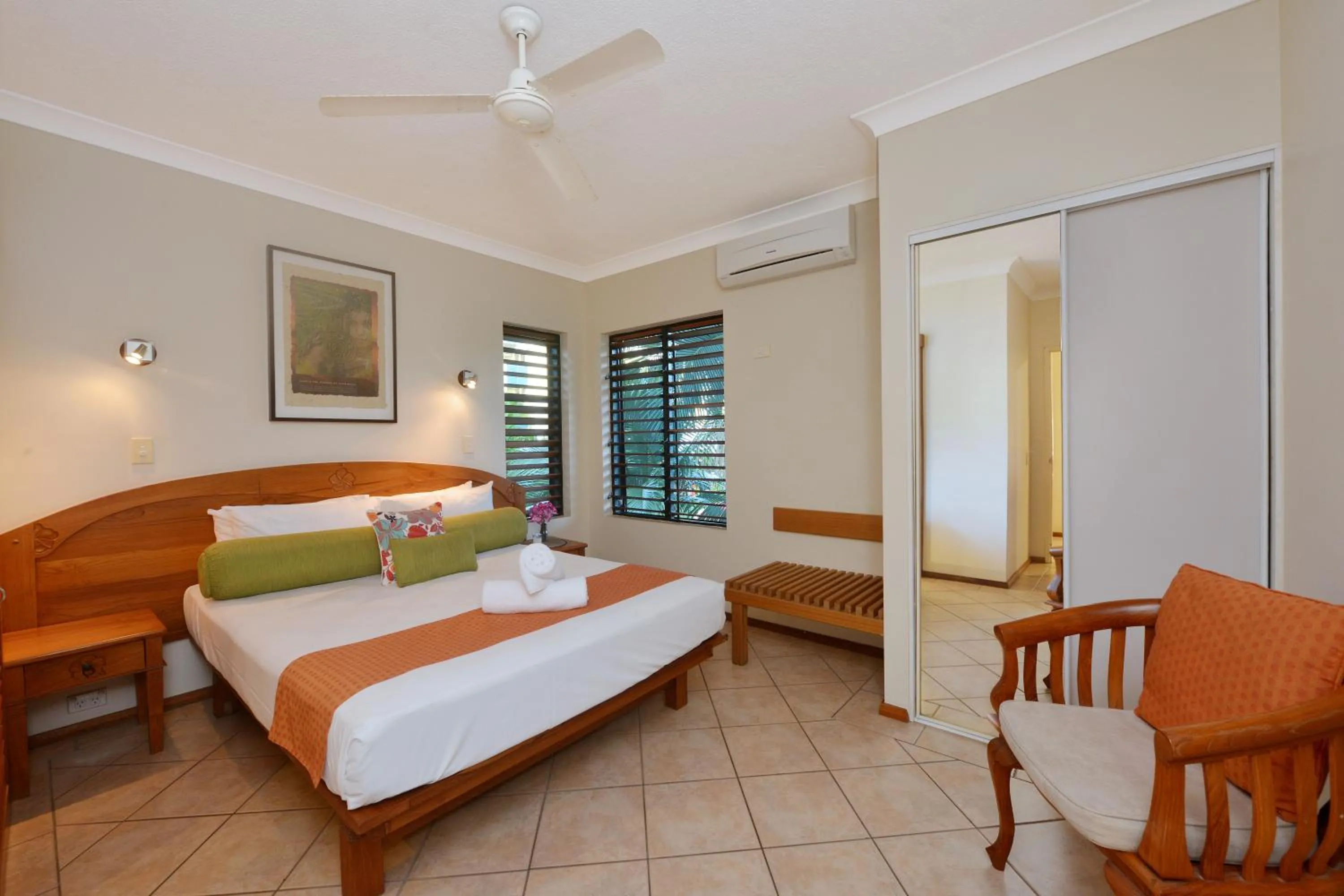Seascape Holidays - Hibiscus