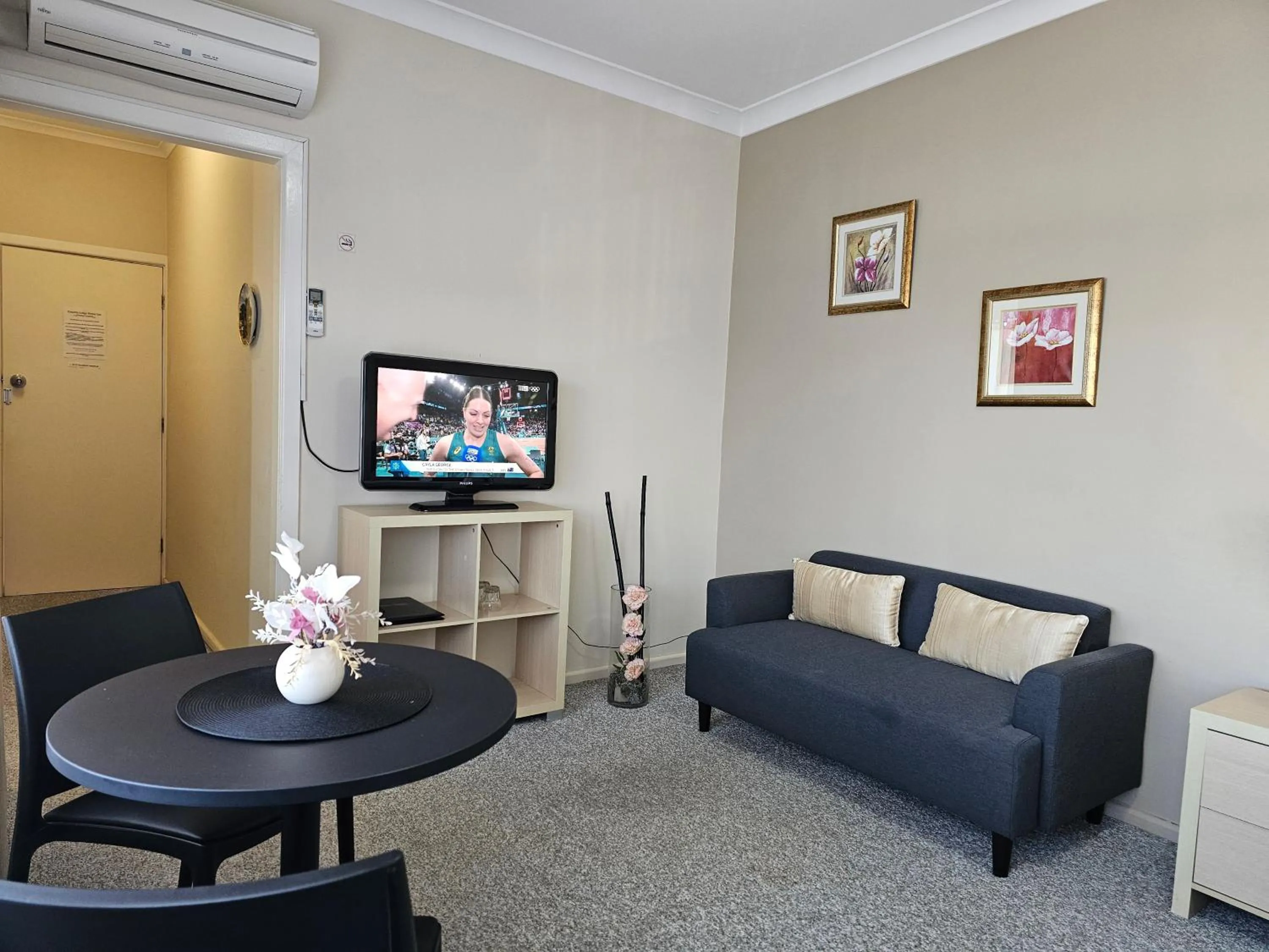 Seating area in Country Lodge Motor Inn