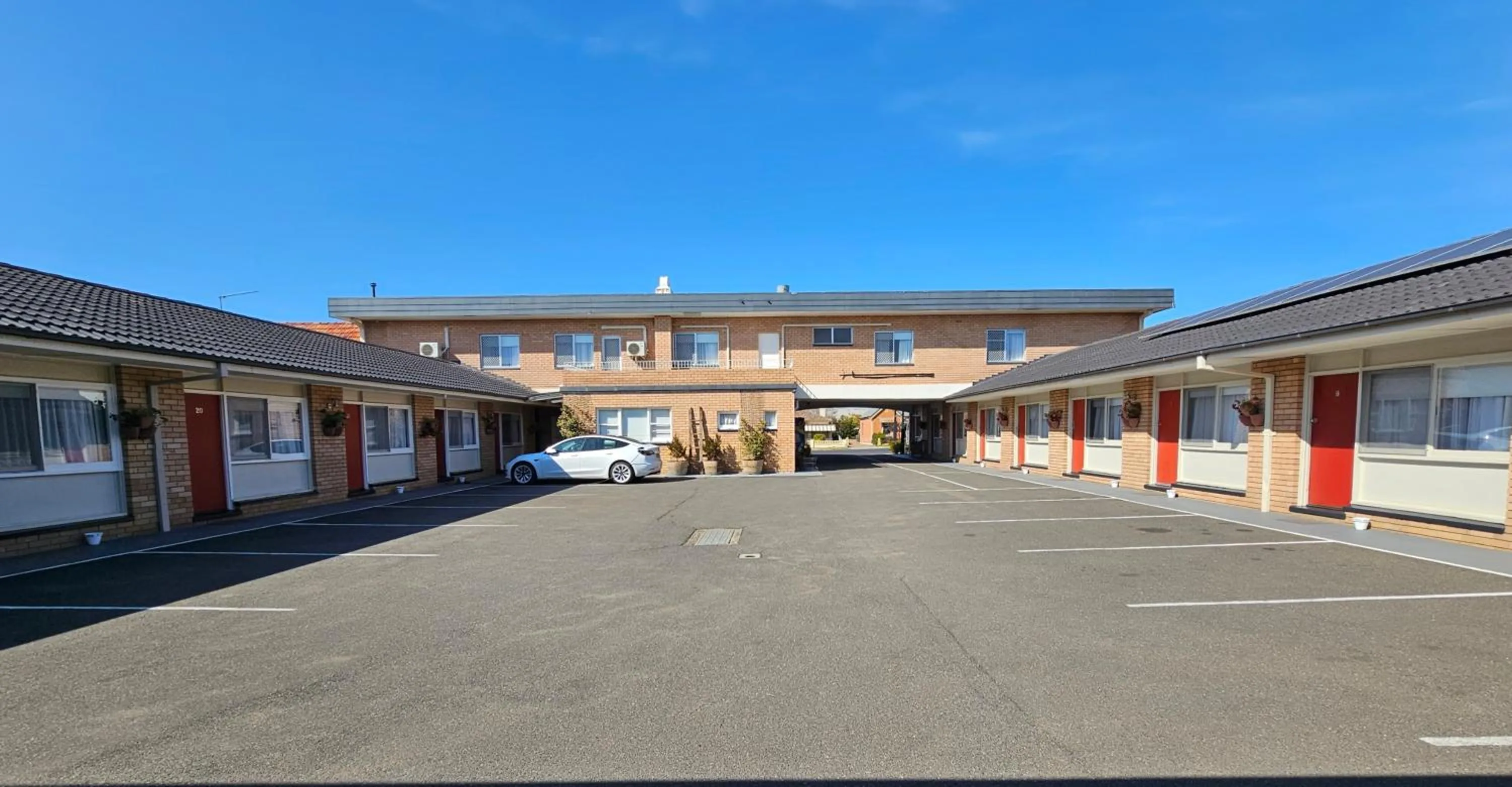 Property building in Country Lodge Motor Inn