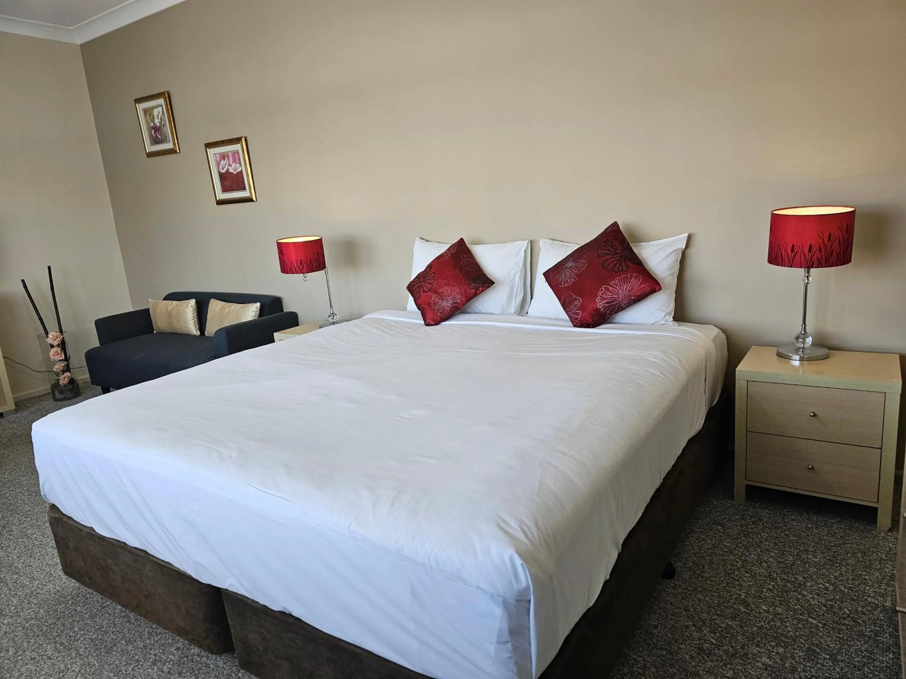 Bed in Country Lodge Motor Inn