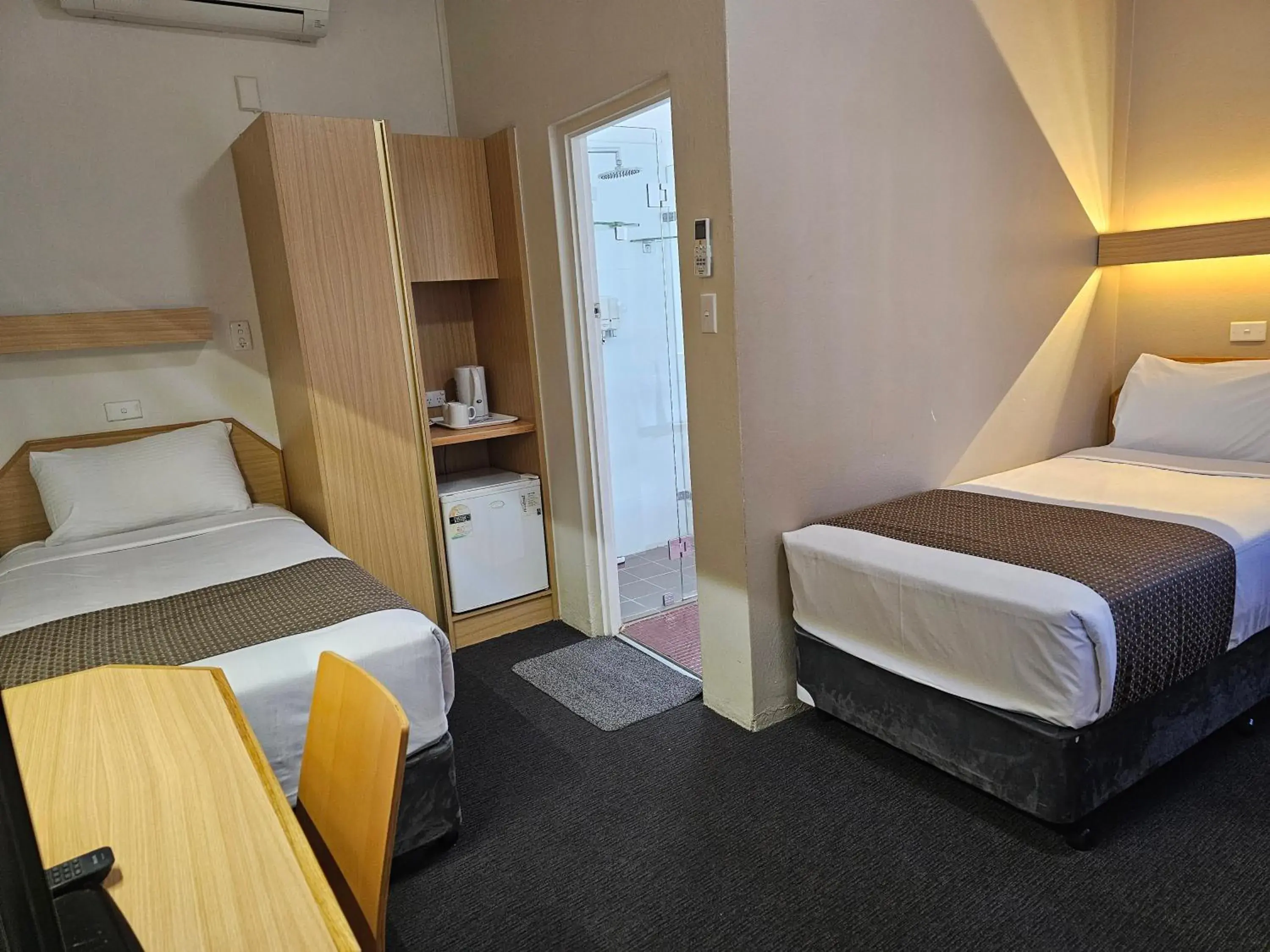 Two-Bedroom Suite in Country Lodge Motor Inn Two-Bedroom Suite in Country Lodge Motor Inn