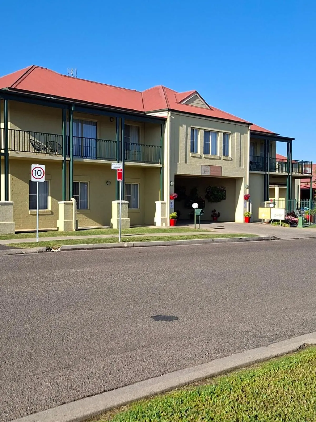 Property building in Golden Guitar Motor Inn