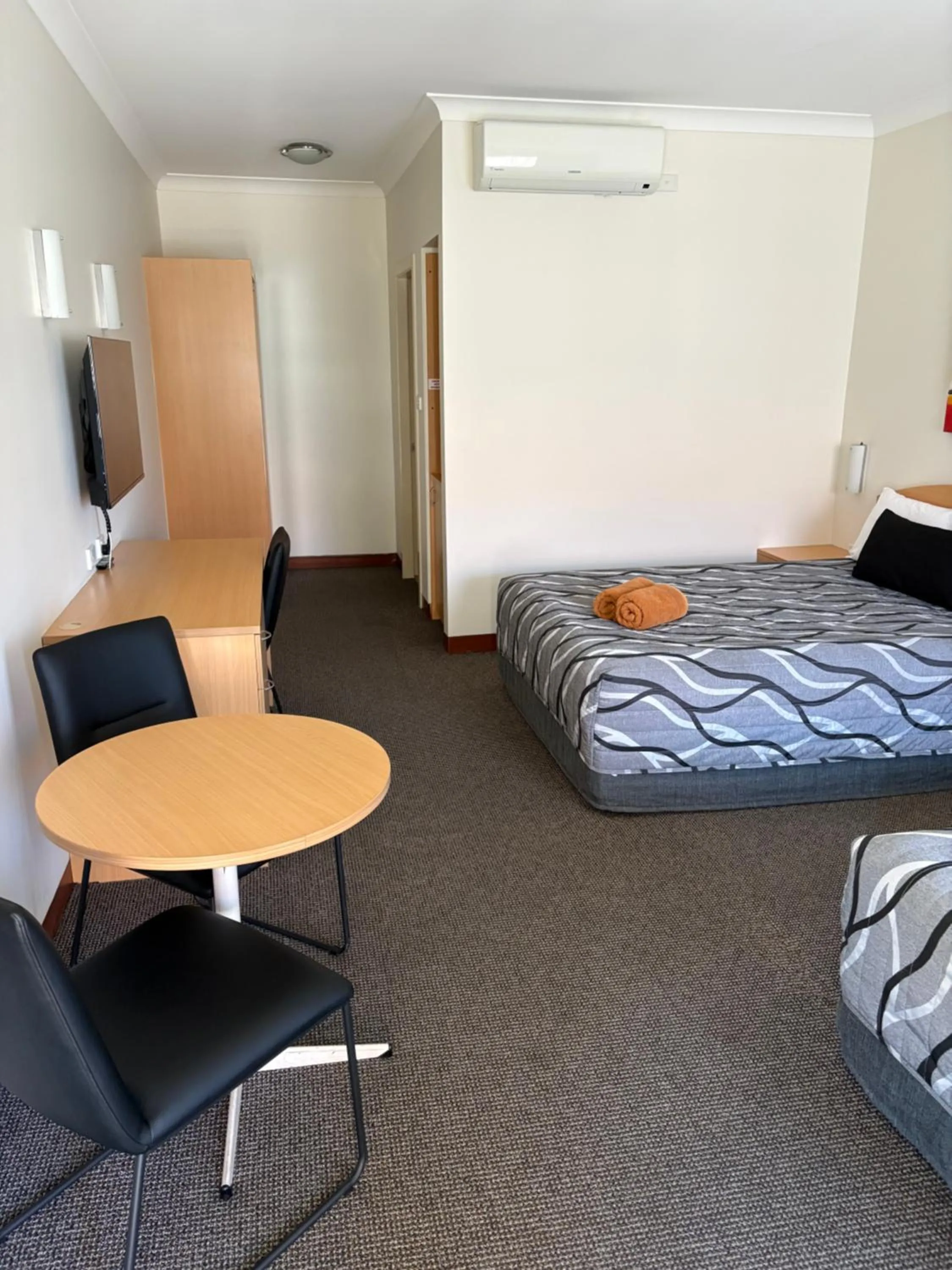 Bed in Golden Guitar Motor Inn