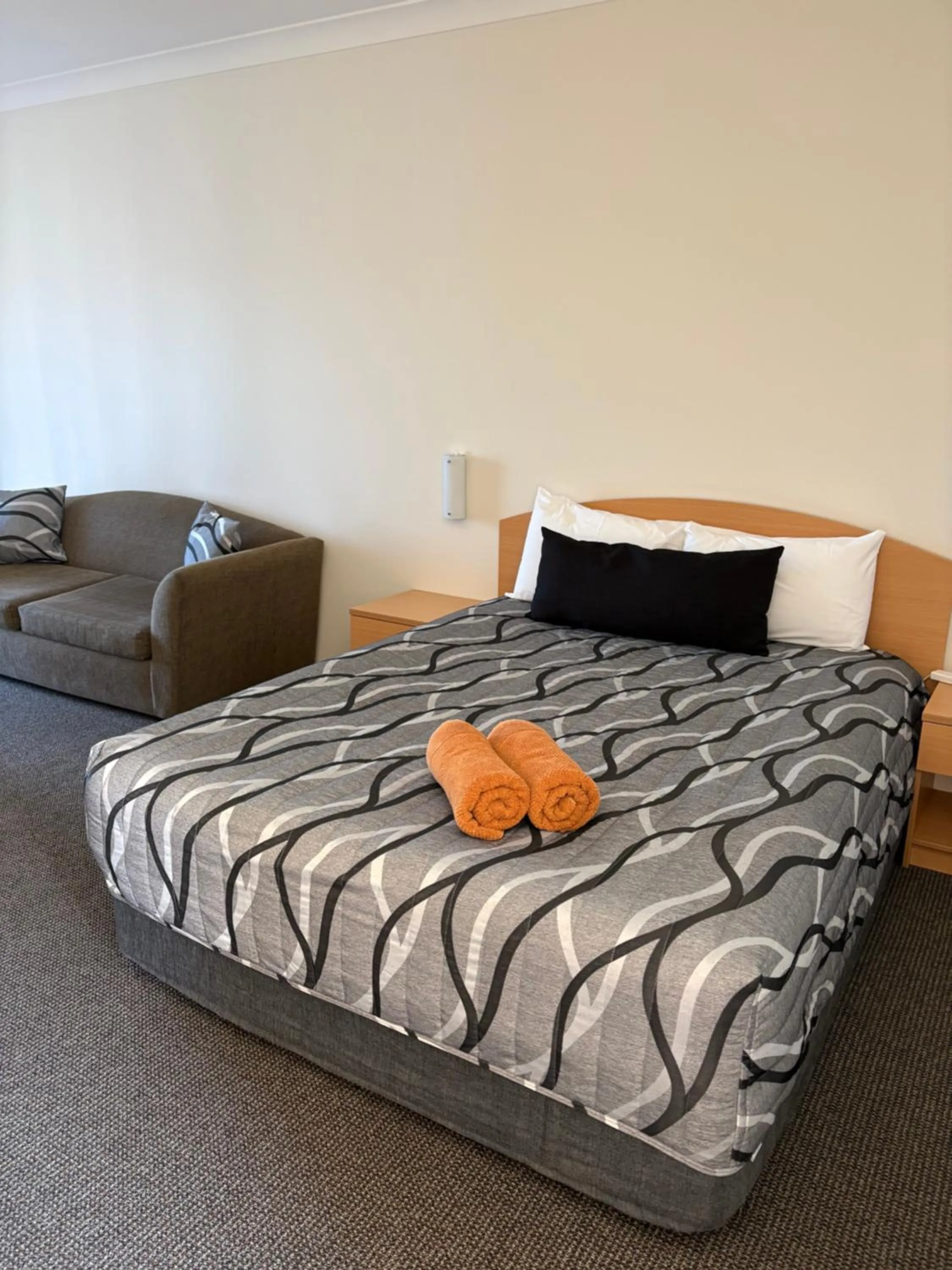 Bed in Golden Guitar Motor Inn