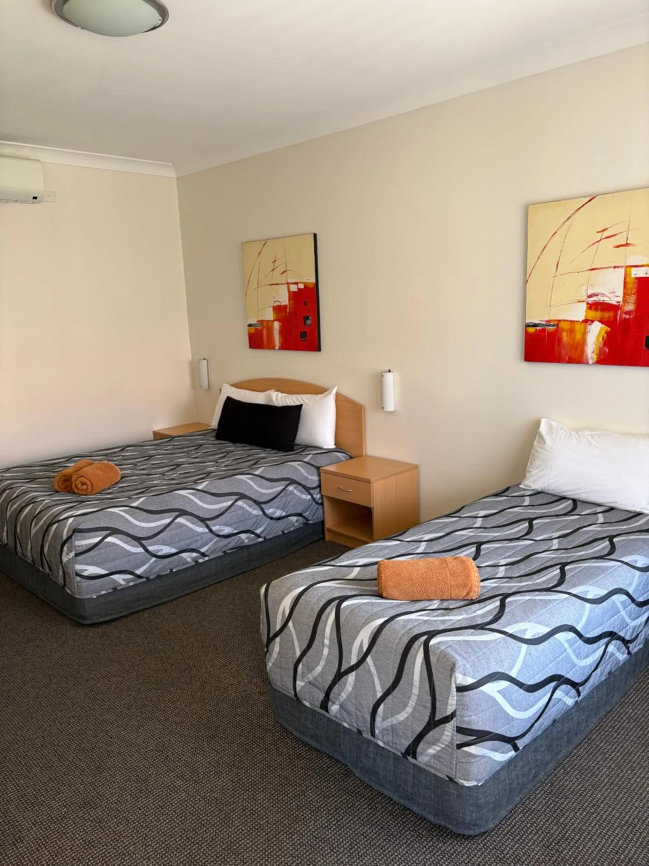 Bed in Golden Guitar Motor Inn