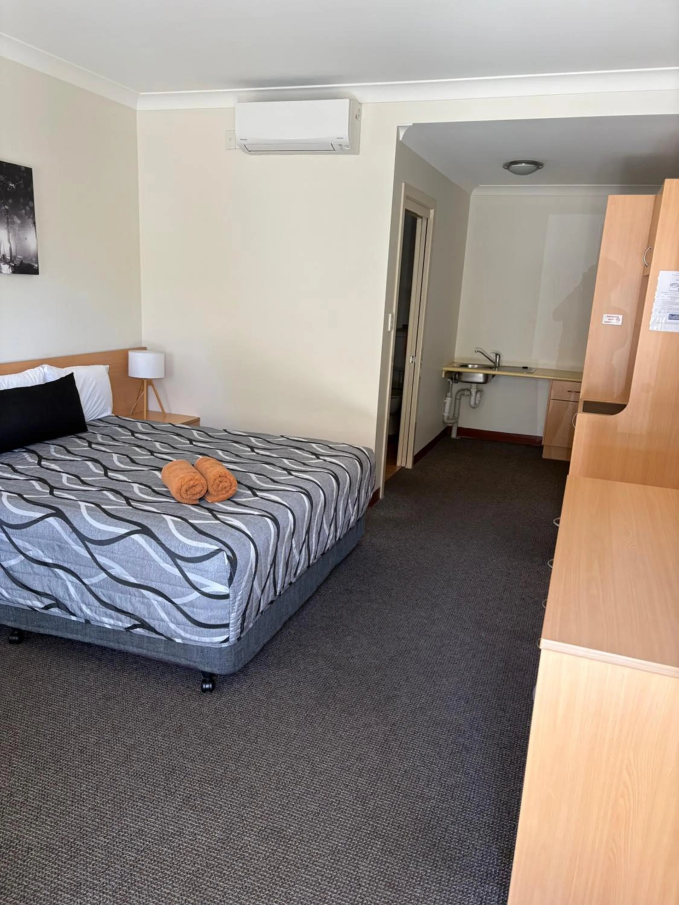 Bed in Golden Guitar Motor Inn