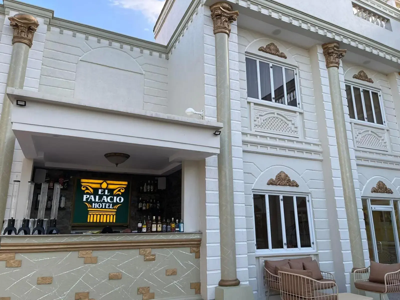 Restaurant/places to eat in El Palacio Hotel & Resort Restaurant/places to eat in El Palacio Hotel & Resort