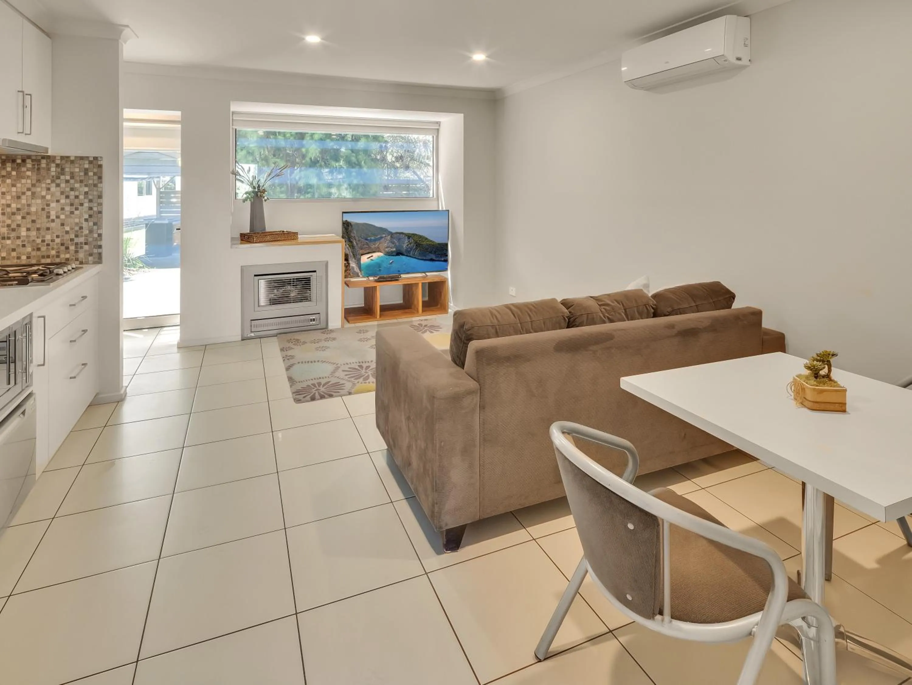 TV and multimedia in BIG4 Ingenia Holidays Queenscliff Beacon