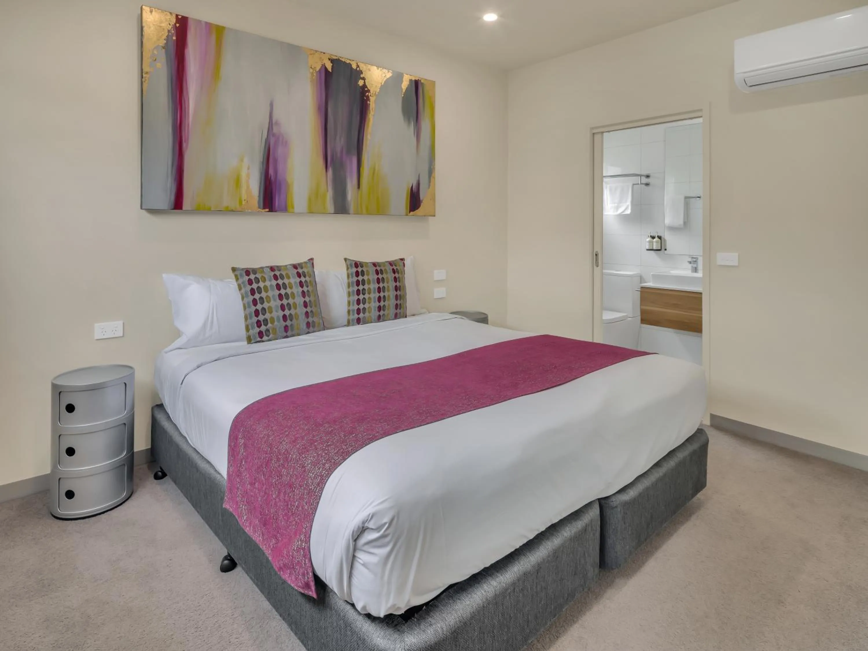 Bed in BIG4 Ingenia Holidays Queenscliff Beacon