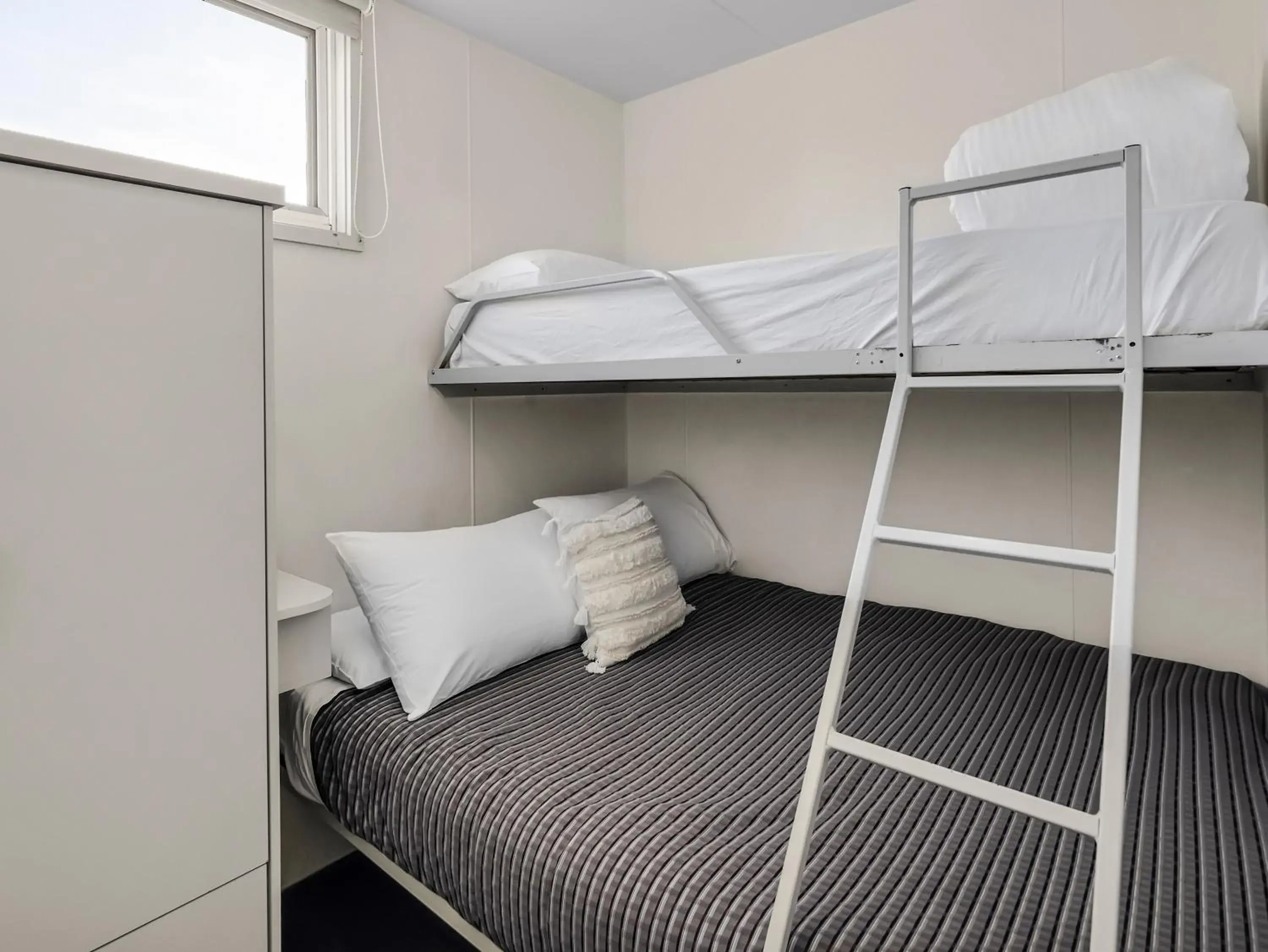 Bed in BIG4 Ingenia Holidays Queenscliff Beacon Bed in BIG4 Ingenia Holidays Queenscliff Beacon