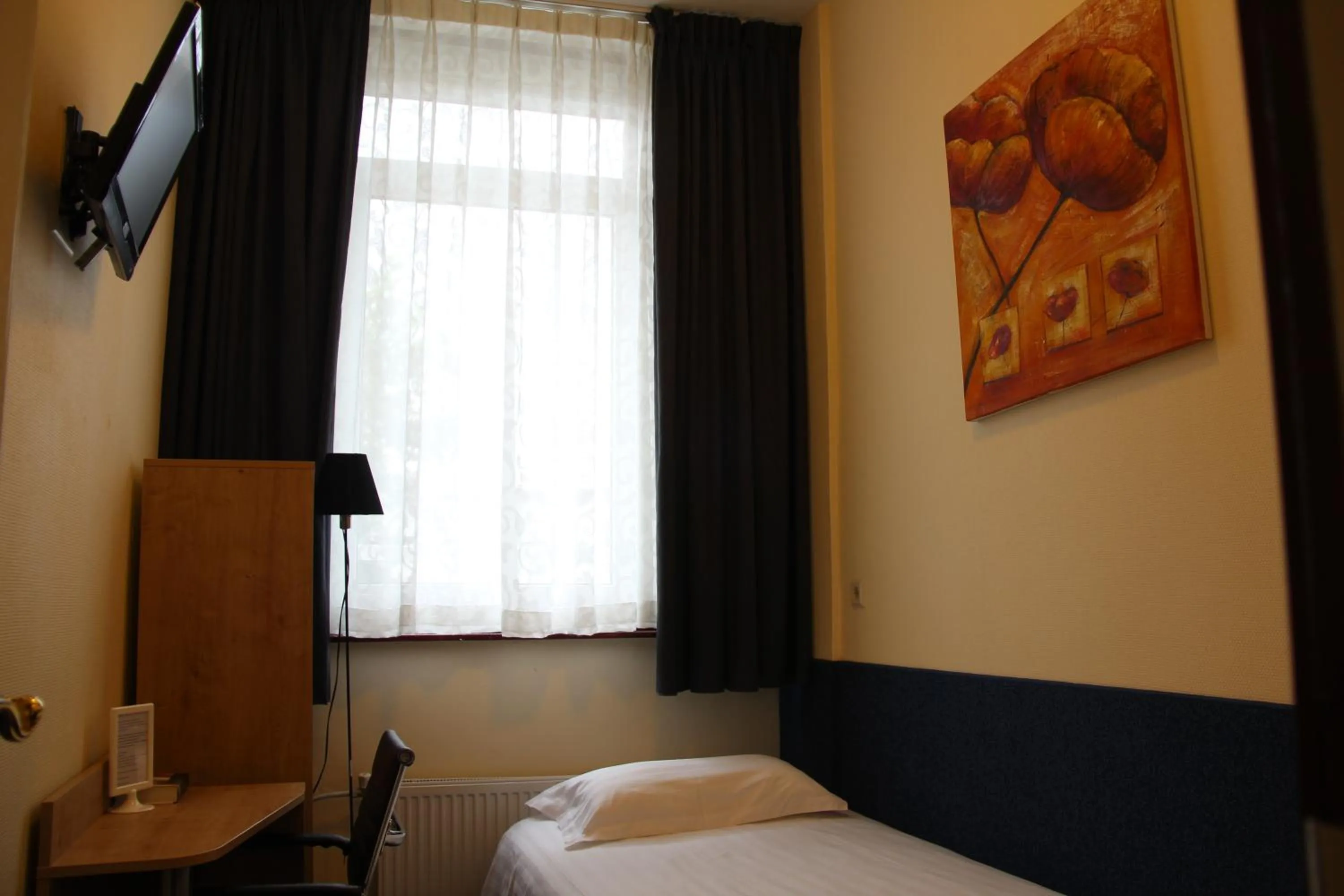 Photo of the whole room, Bed in New City Hotel Scheveningen