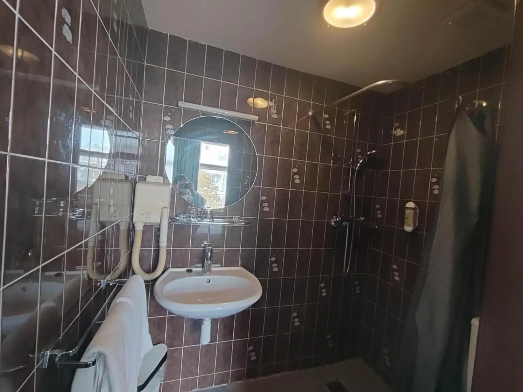 Shower in New City Hotel Scheveningen