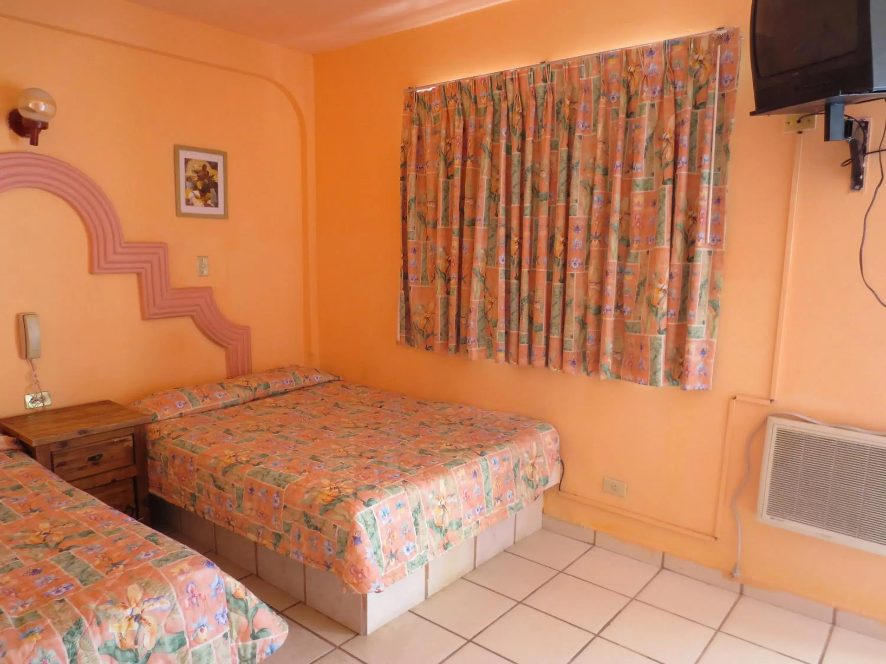 Quadruple Room with Two Double Beds in Hotel Plaza Peñasco Quadruple Room with Two Double Beds in Hotel Plaza Peñasco