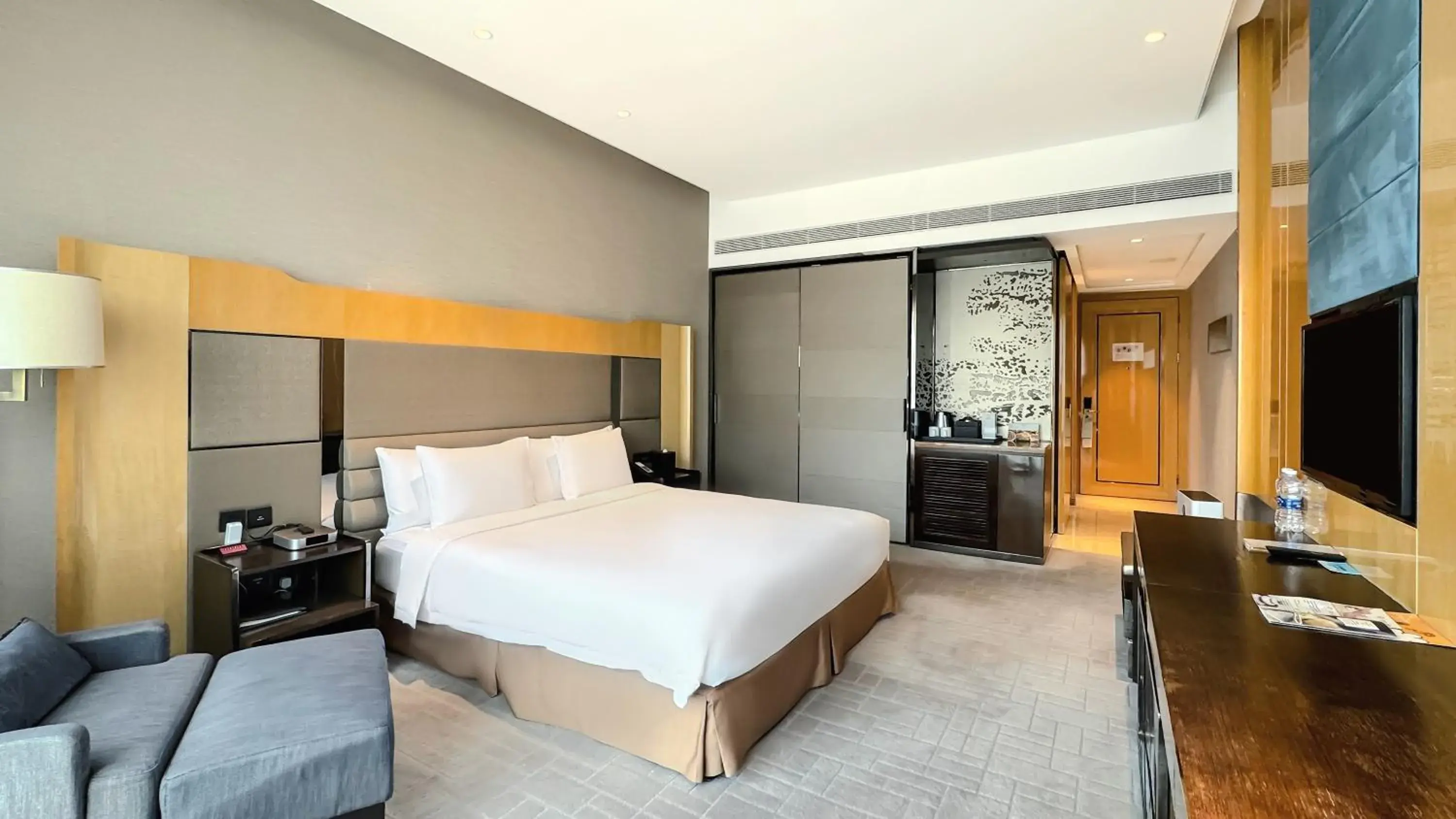 Standard King Room in Crowne Plaza Beijing Lido by IHG Standard King Room in Crowne Plaza Beijing Lido by IHG
