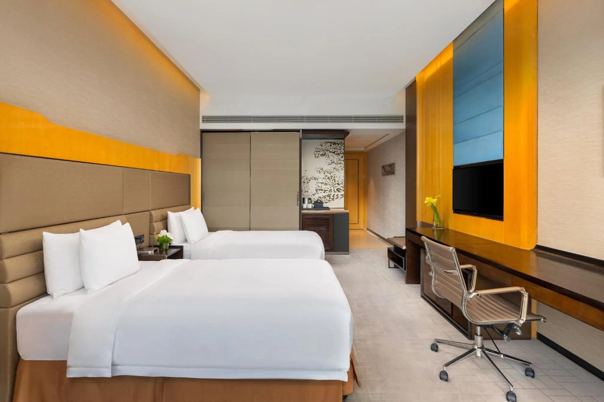 Photo of the whole room, Bed in Crowne Plaza Beijing Lido by IHG