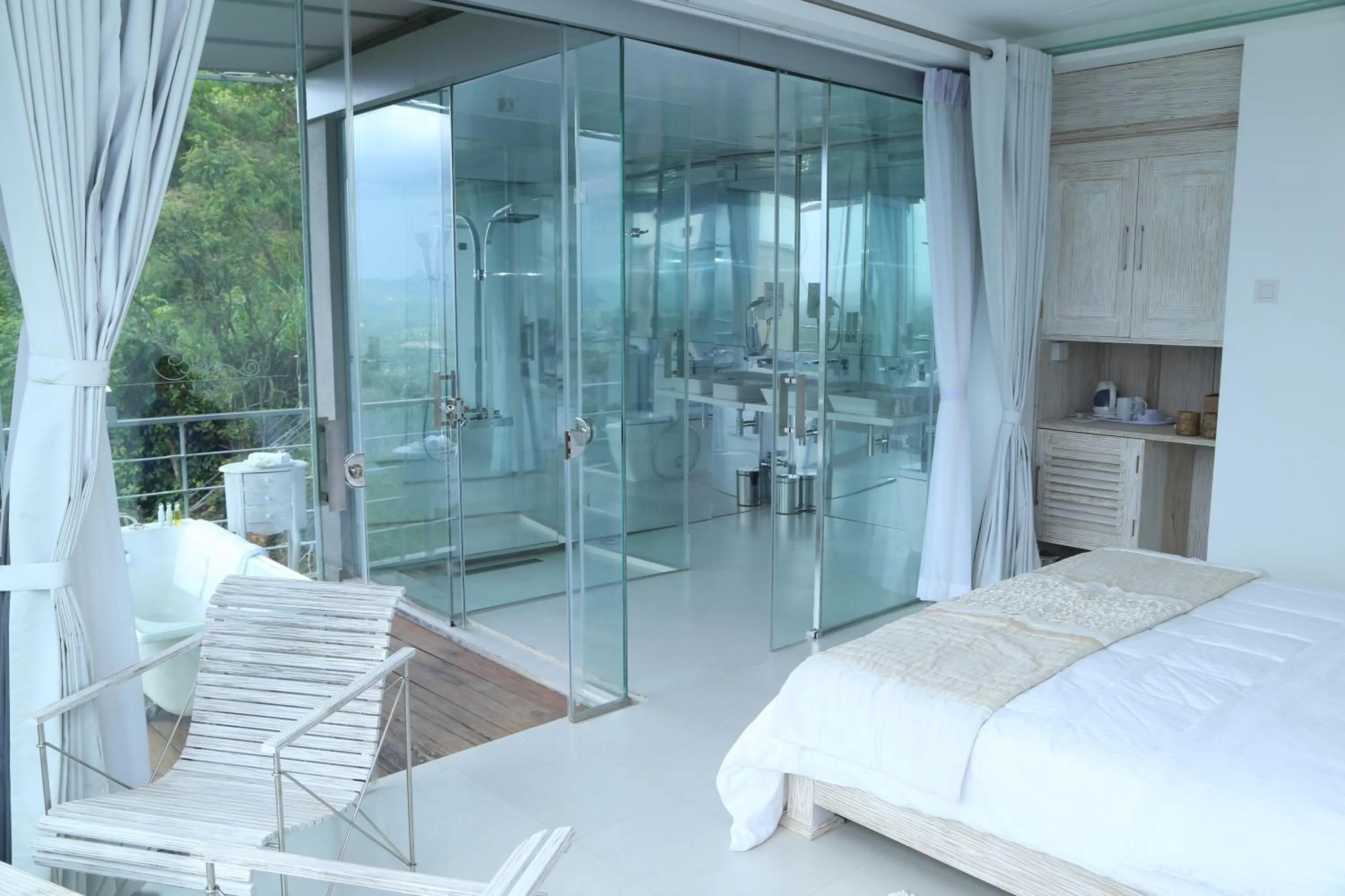 Bathroom, Bed in Sky Pavilion