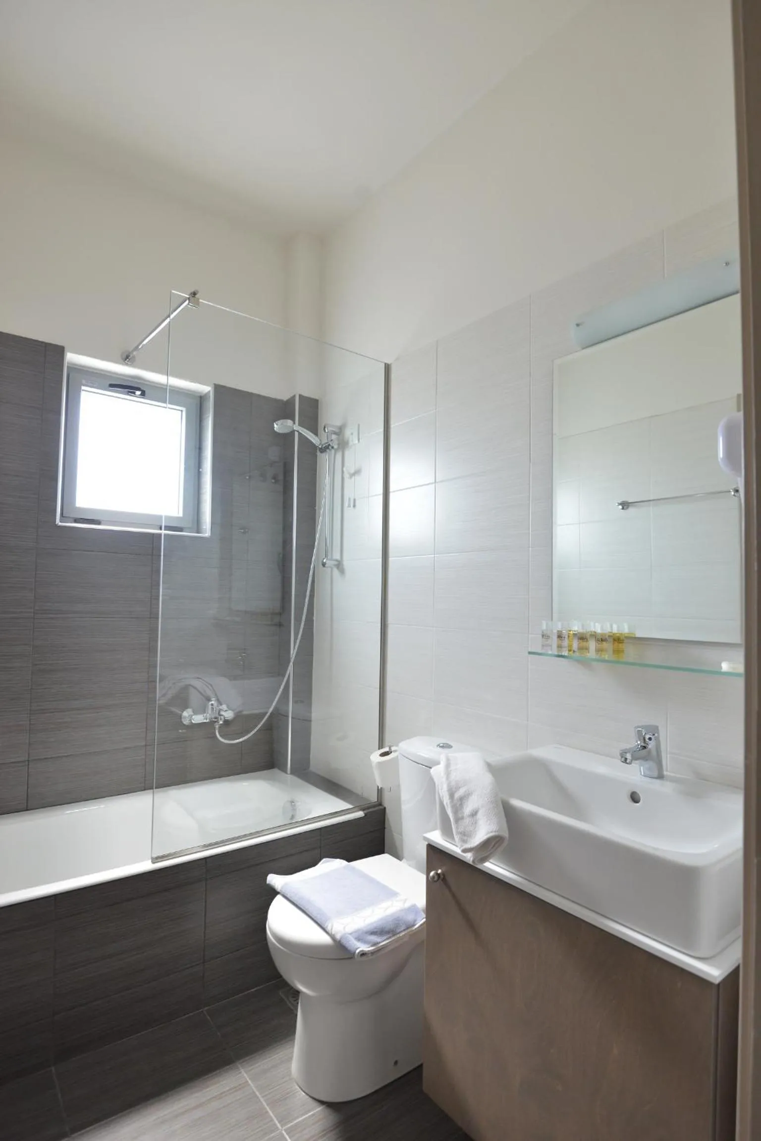 Toilet in Vesperi Studios & Apartments